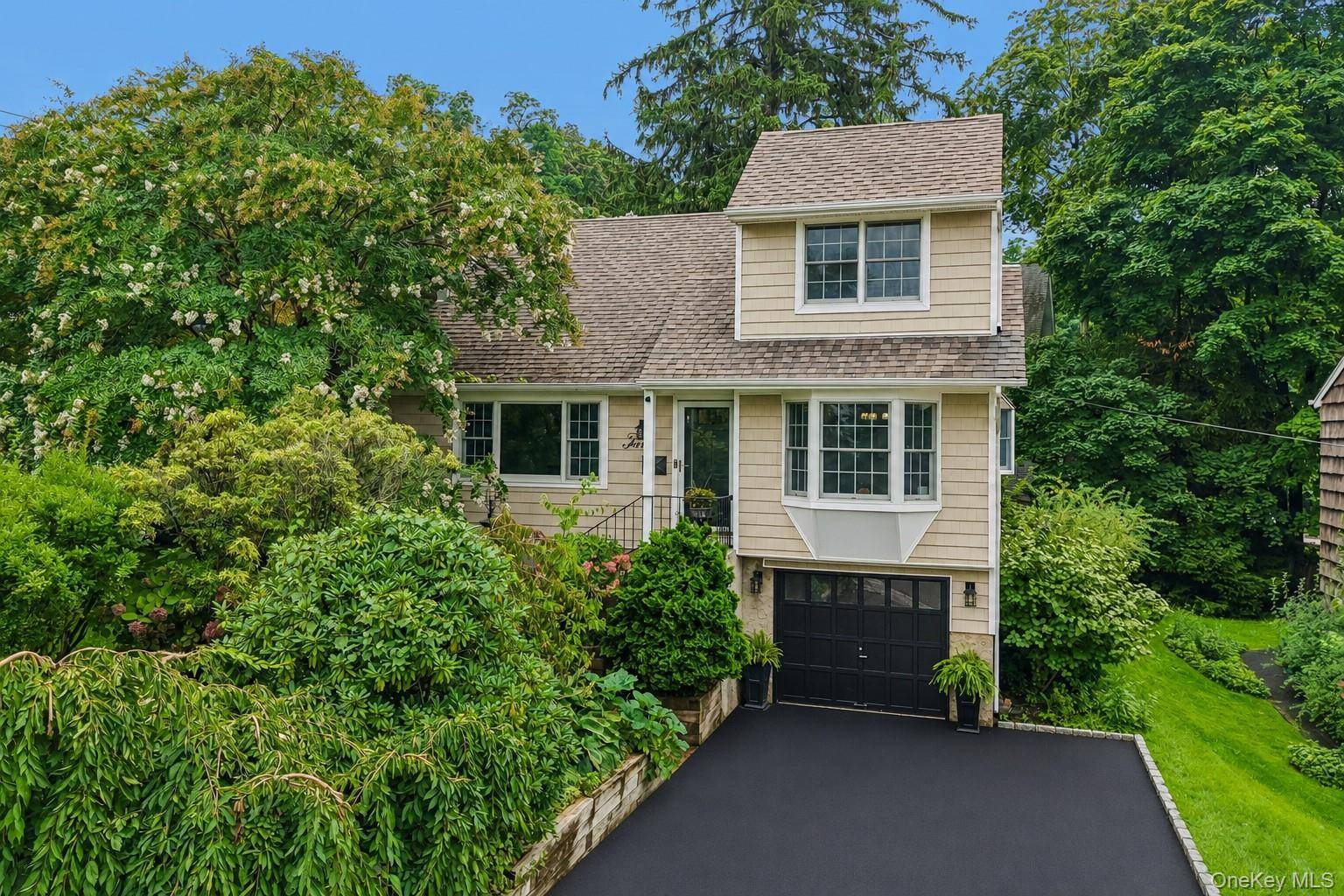 4 Beach AVE, Northport, NY 11768