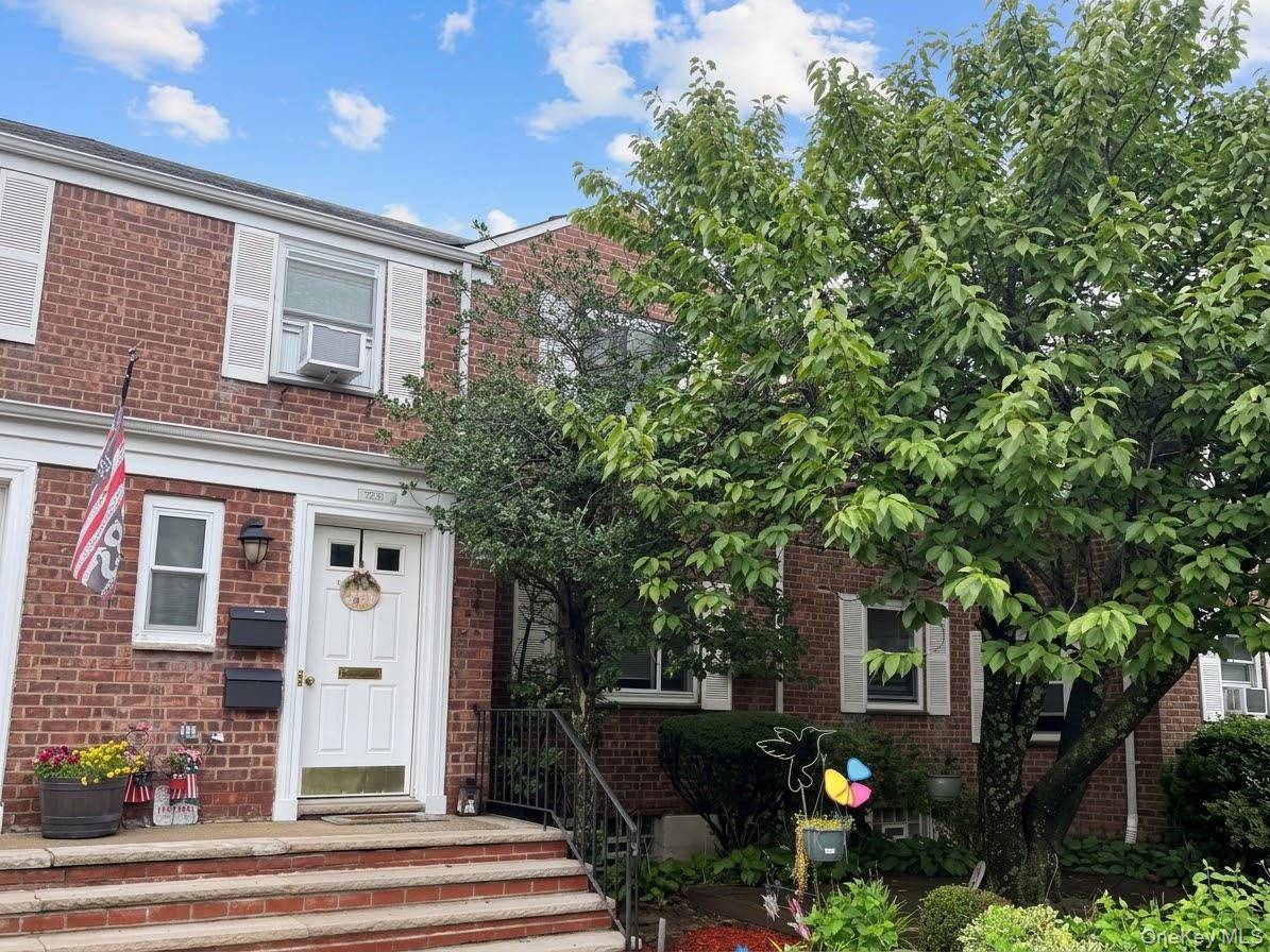 7231 Little Neck Pkwy #2nd Floor, Glen Oaks, NY 11004