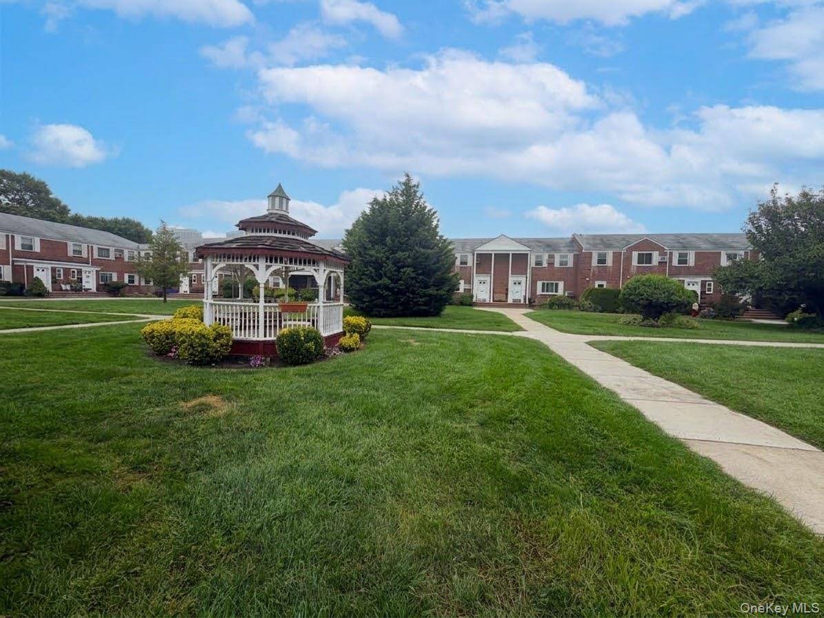 7231 Little Neck Pkwy #2nd Floor, Glen Oaks, NY 11004