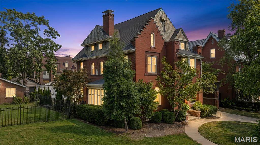 3131 Russell BLVD, St Louis, MO 63104