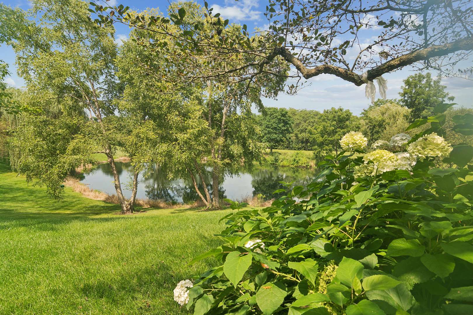 820 Golf LN, Lake Barrington, IL 60010