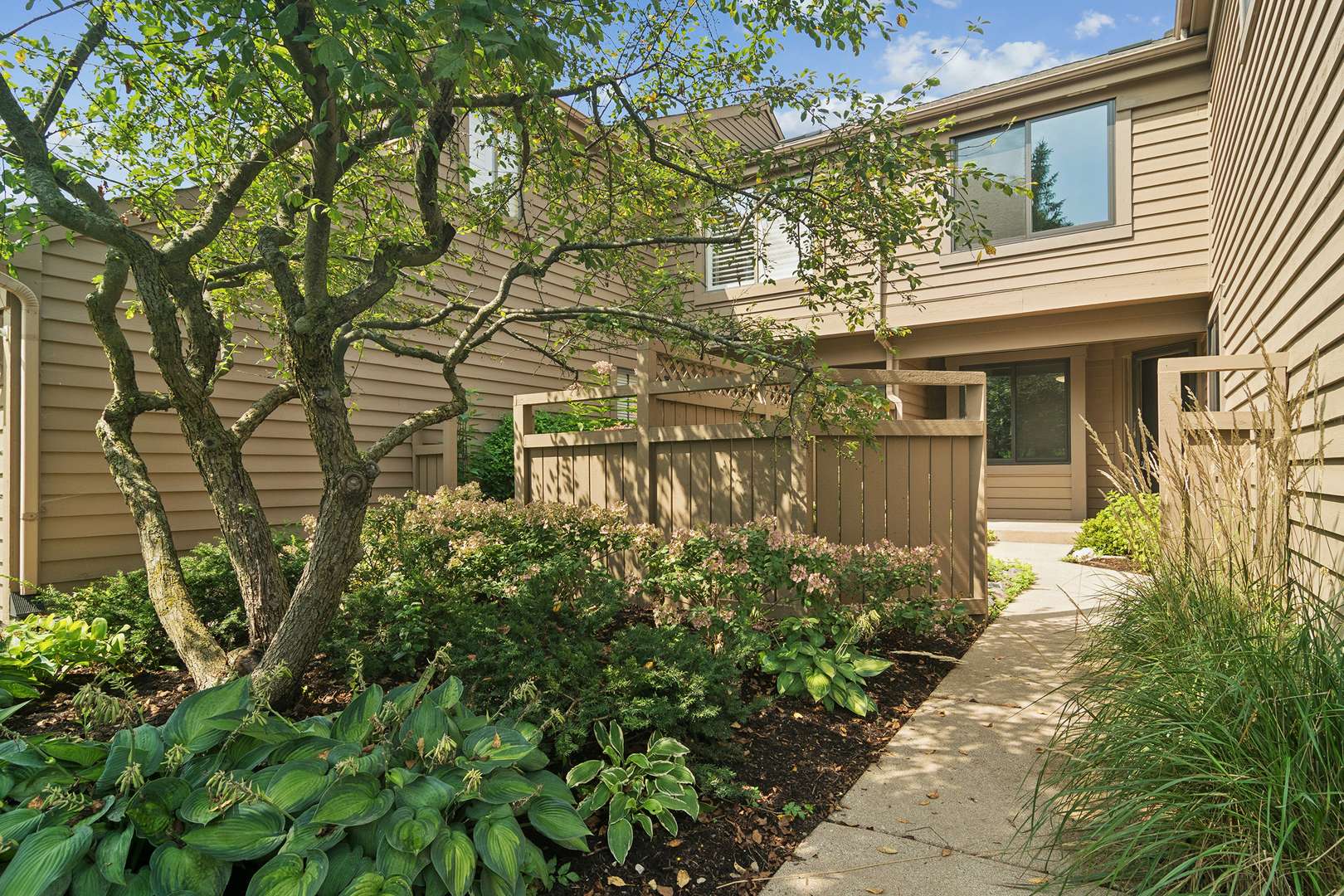 820 Golf LN, Lake Barrington, IL 60010