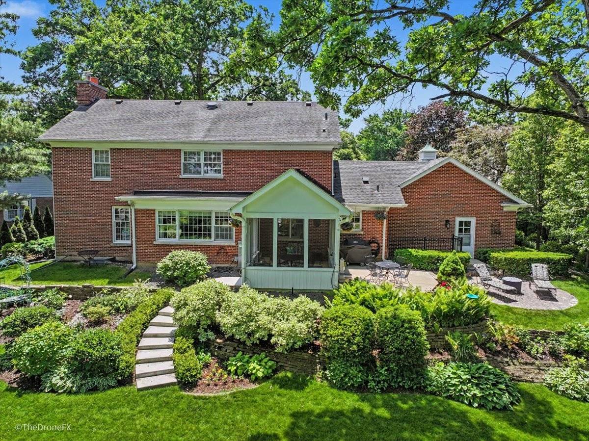 39 Cambridge DR, Oak Brook, IL 60523