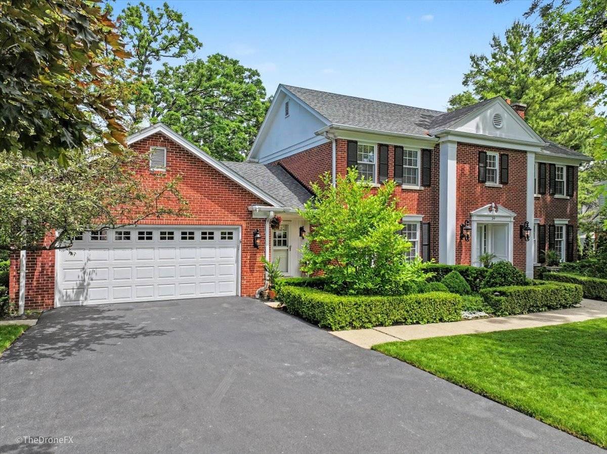 39 Cambridge DR, Oak Brook, IL 60523