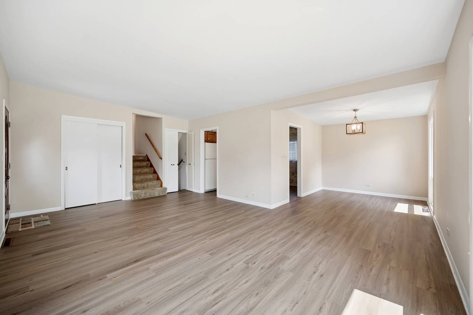 516 Hermitage DR, Deerfield, IL 60015