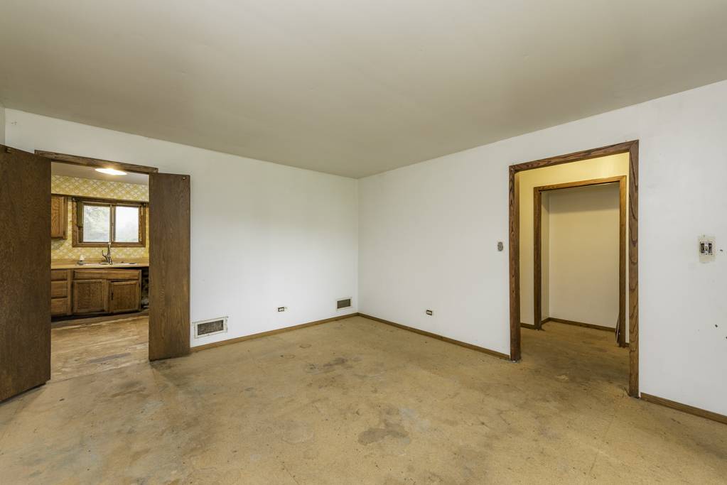 2715 Hyde Park AVE, Waukegan, IL 60085