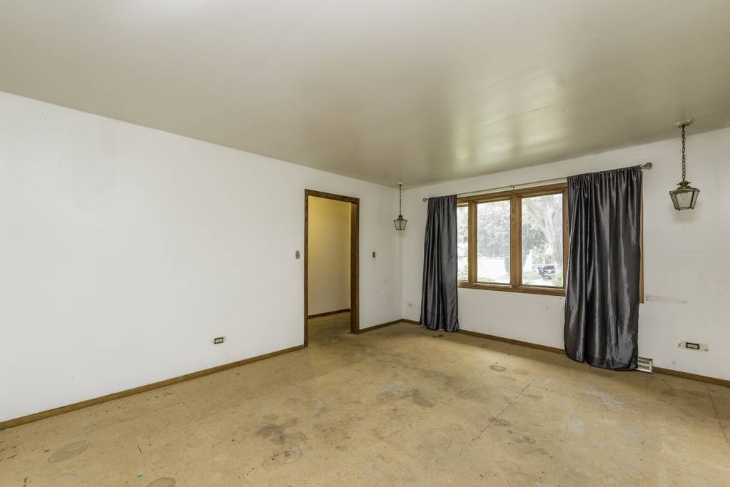 2715 Hyde Park AVE, Waukegan, IL 60085