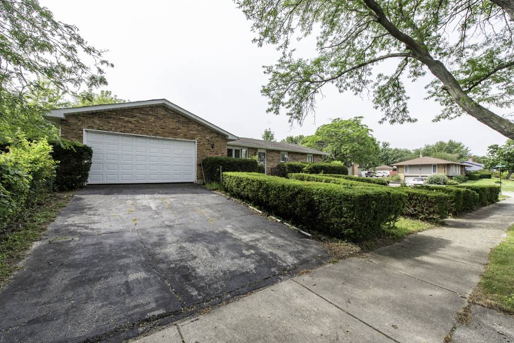 2715 Hyde Park AVE, Waukegan, IL 60085