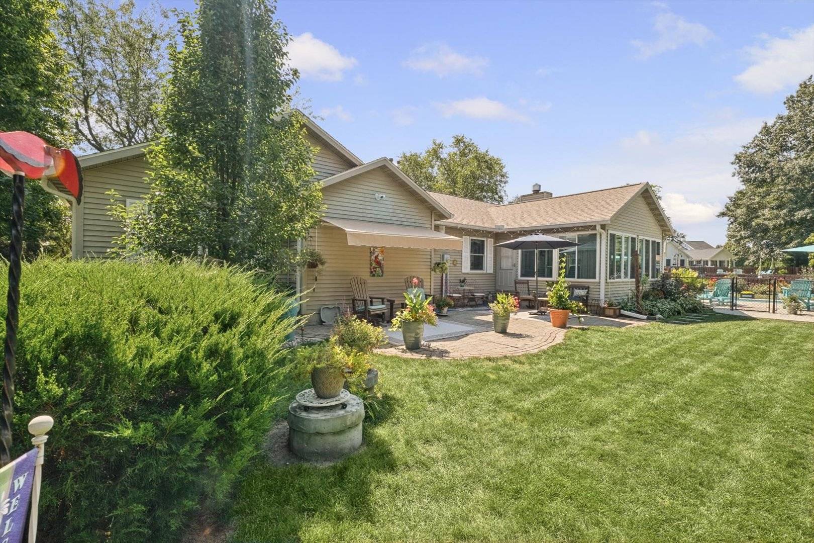 2002 Spruce LN, Monticello, IL 61856