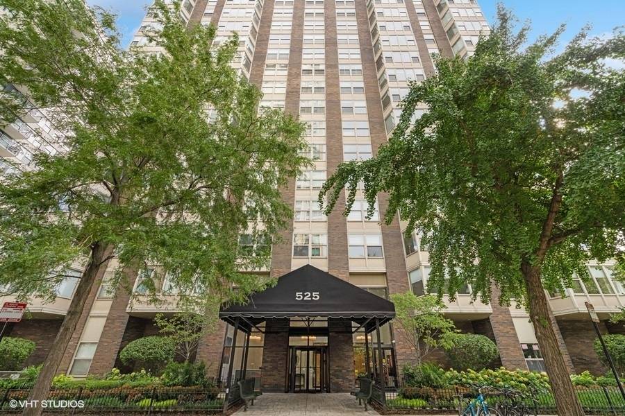 525 W Hawthorne PL #1007, Chicago, IL 60657