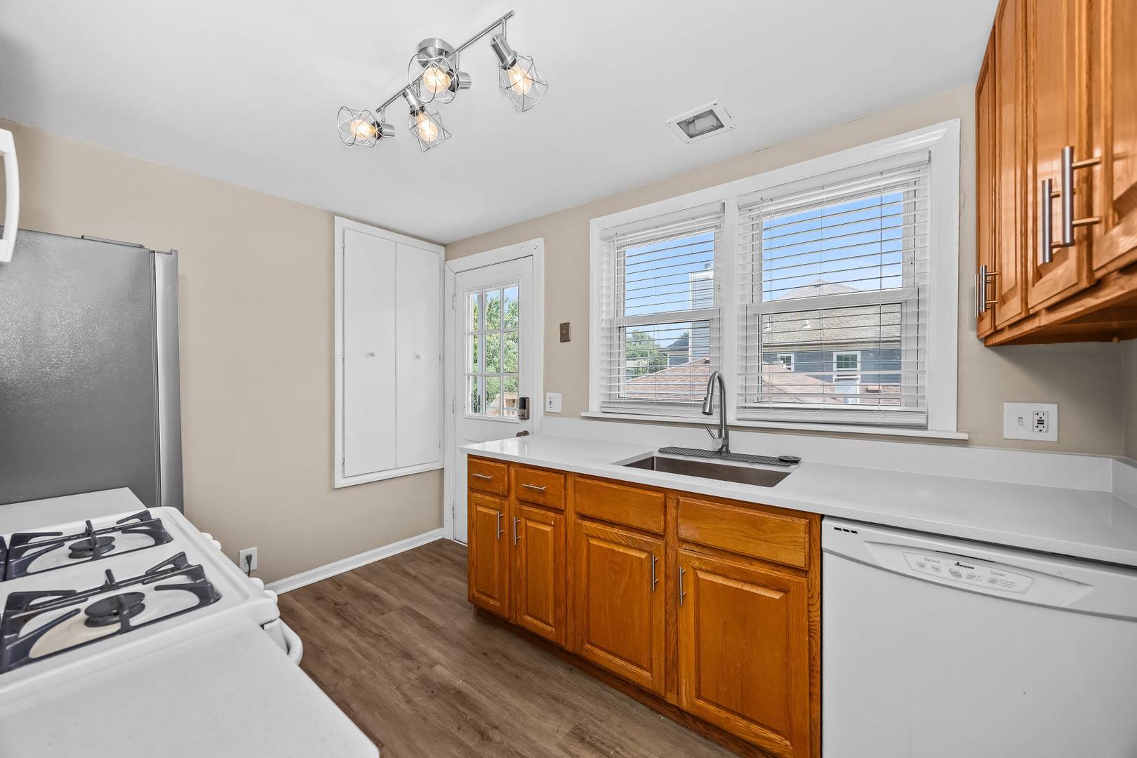 548 Prairie AVE #2, Downers Grove, IL 60515