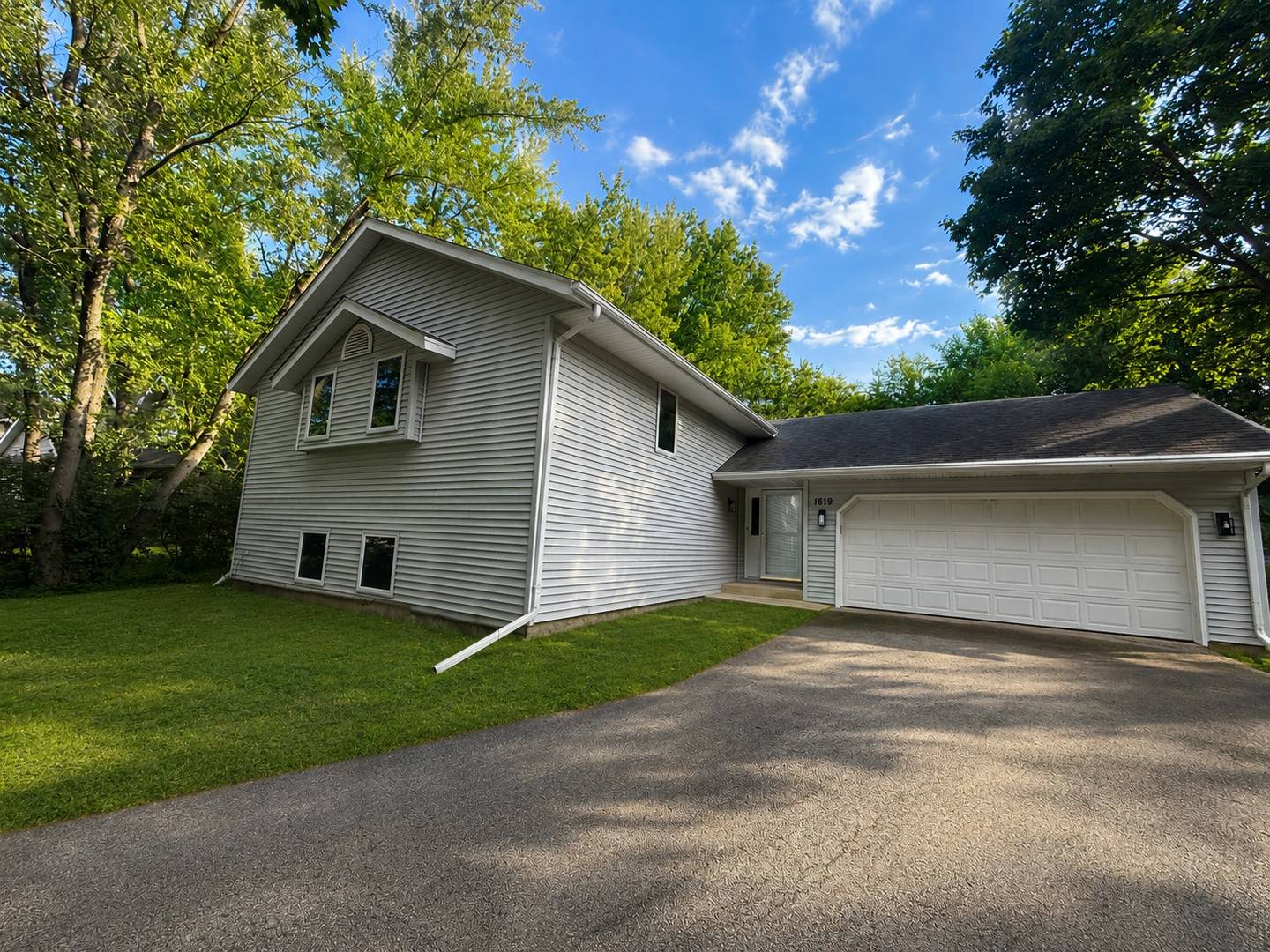1619 Candlewick DR SW, Poplar Grove, IL 61065
