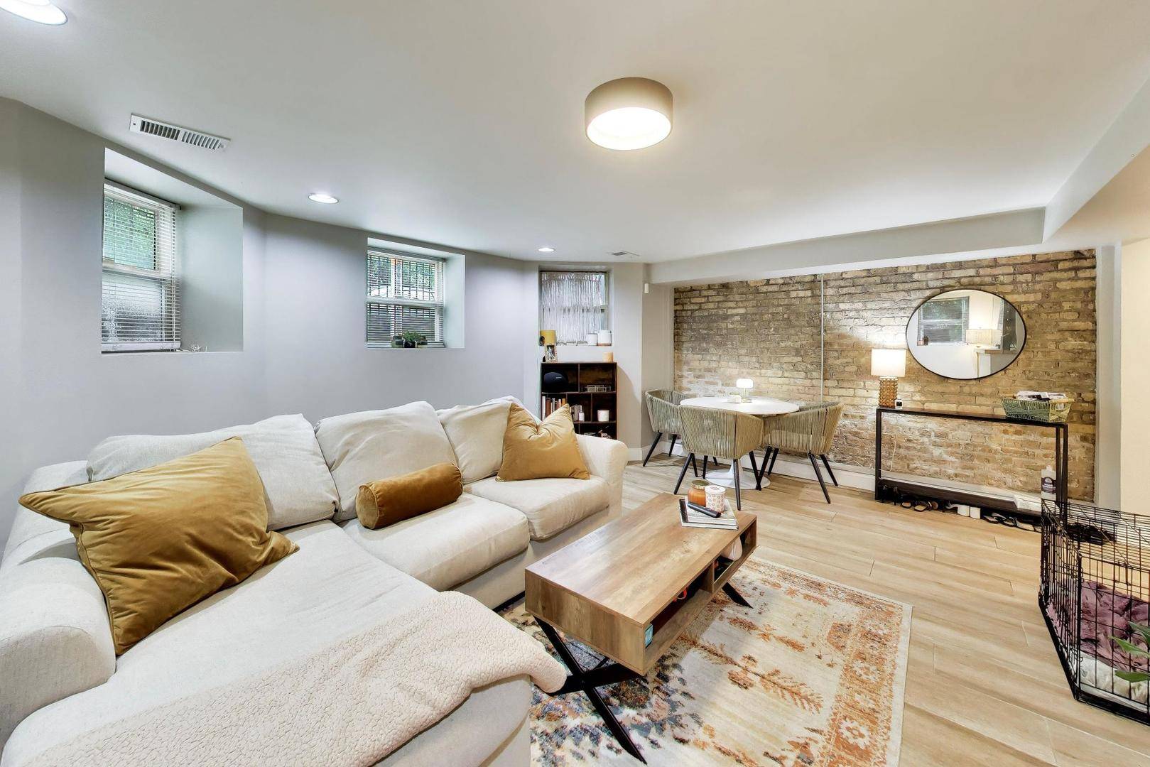 4852 N Sacramento AVE #G, Chicago, IL 60625
