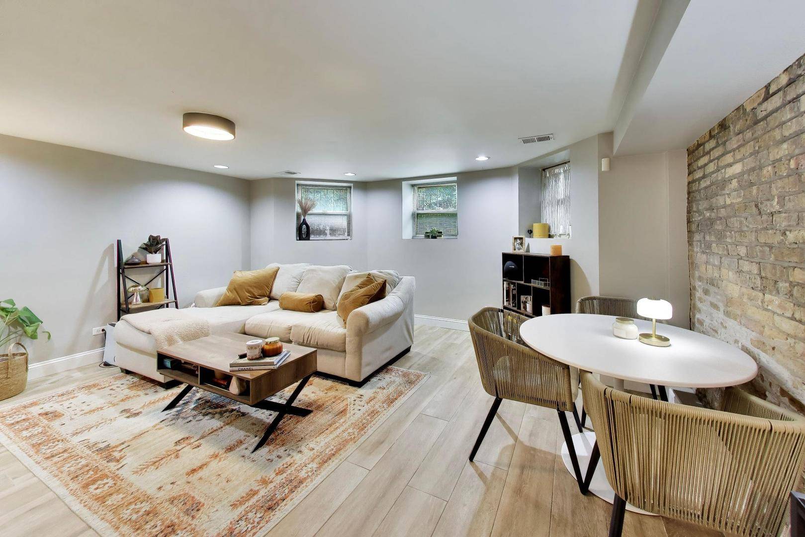 4852 N Sacramento AVE #G, Chicago, IL 60625