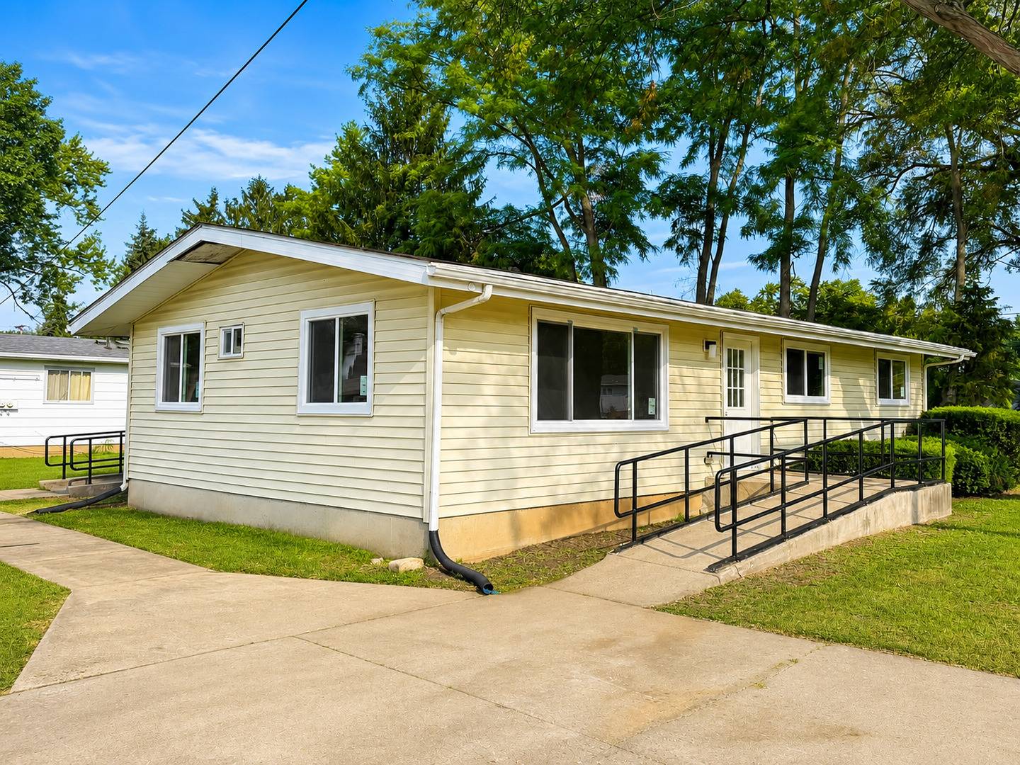 1100 Denhard DR, Ottawa, IL 61350