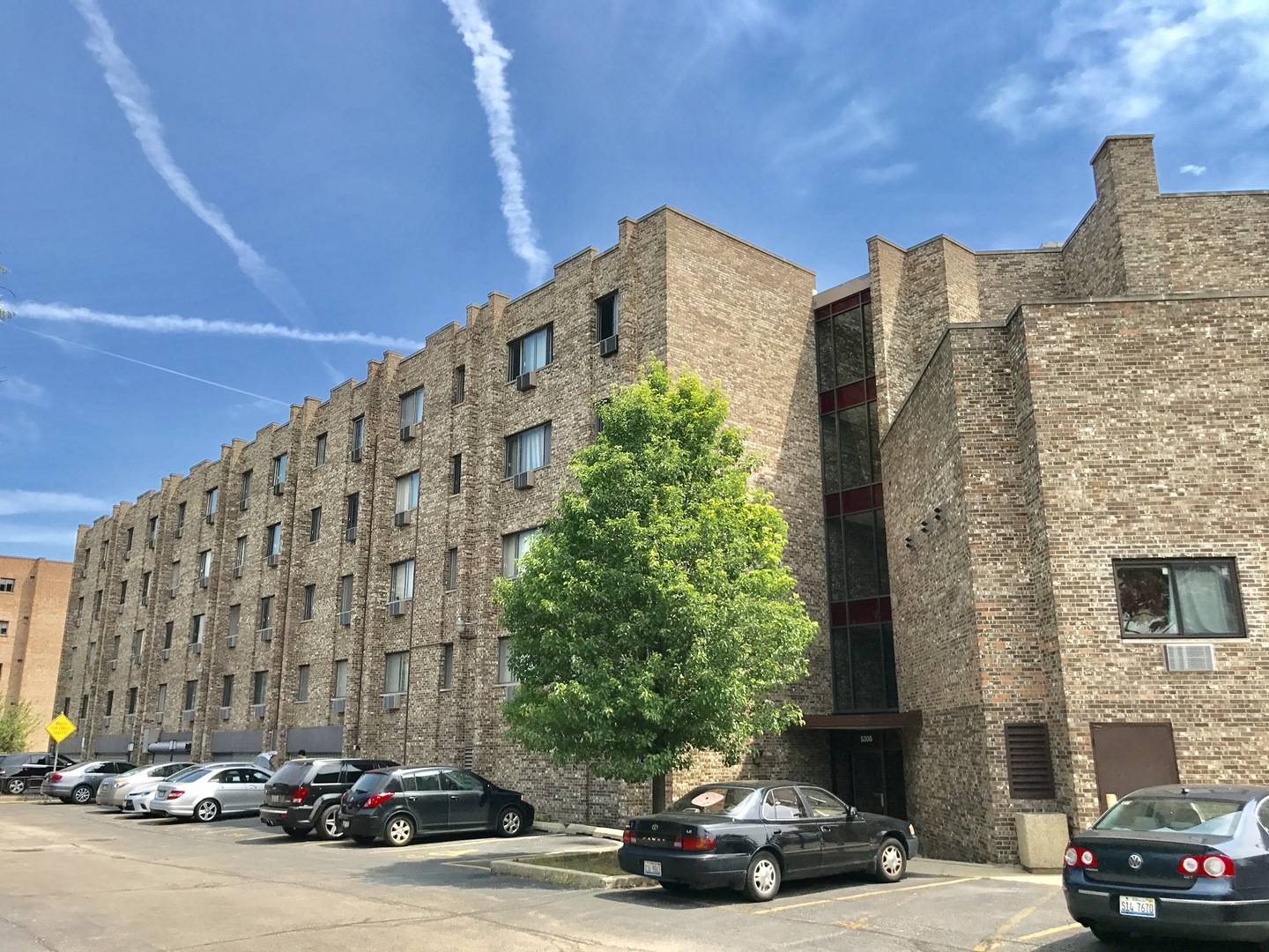 5306 N Cumberland AVE #401, Chicago, IL 60656