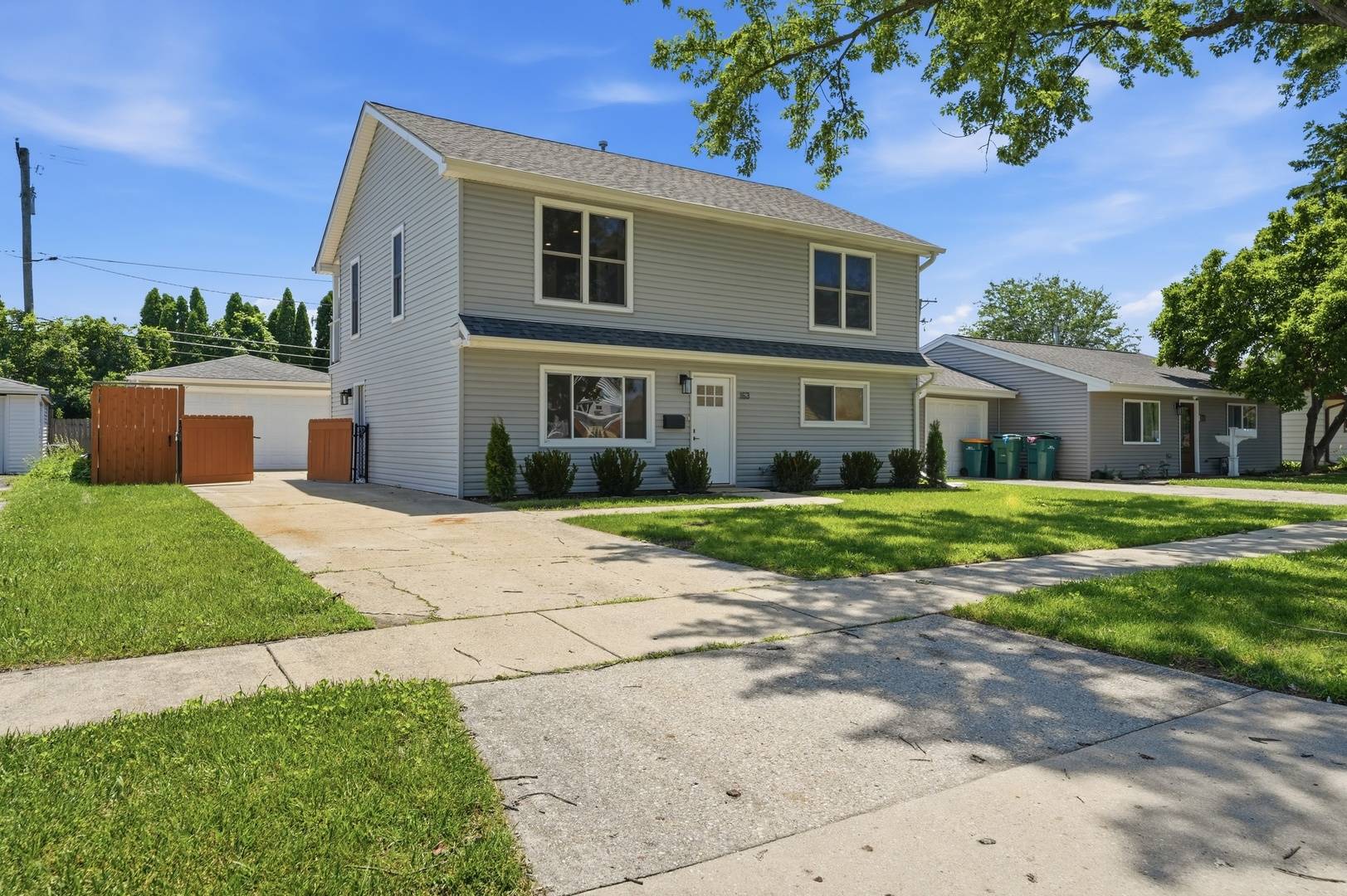 163 W Manchester DR, Wheeling, IL 60090
