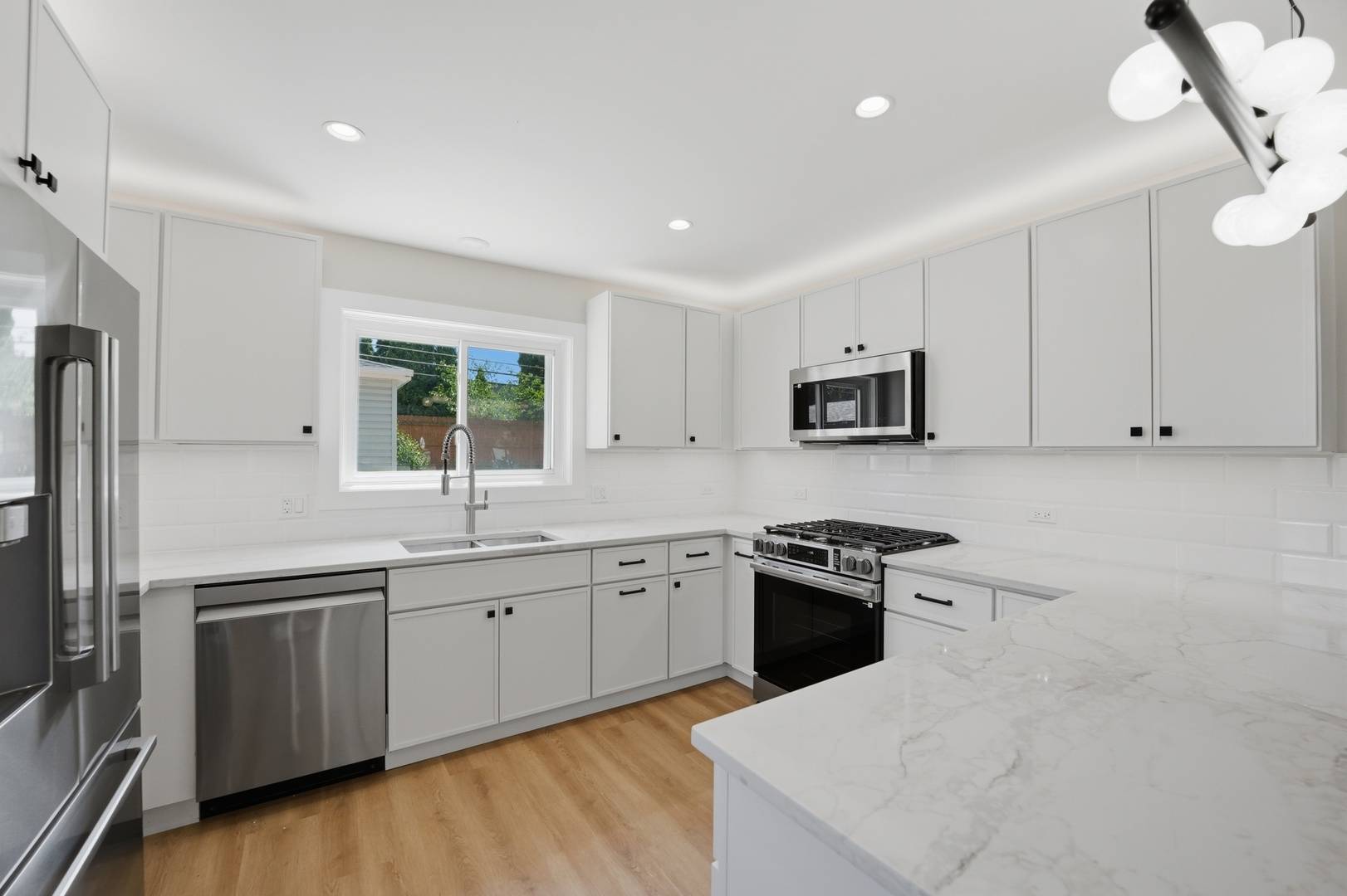 163 W Manchester DR, Wheeling, IL 60090