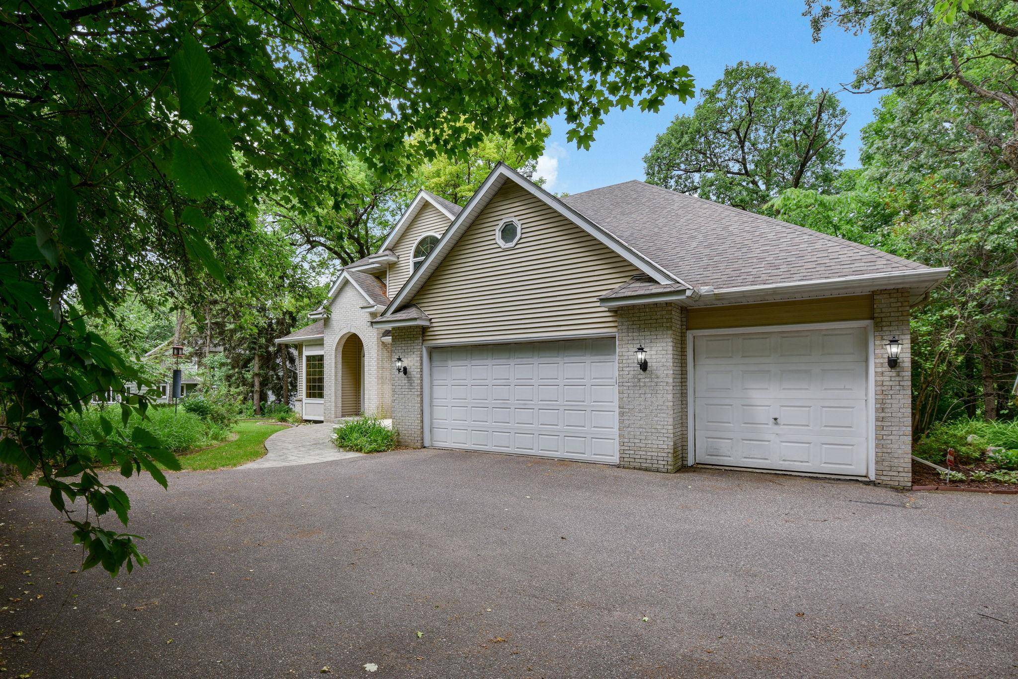 1266 Deerwood DR, Eagan, MN 55123