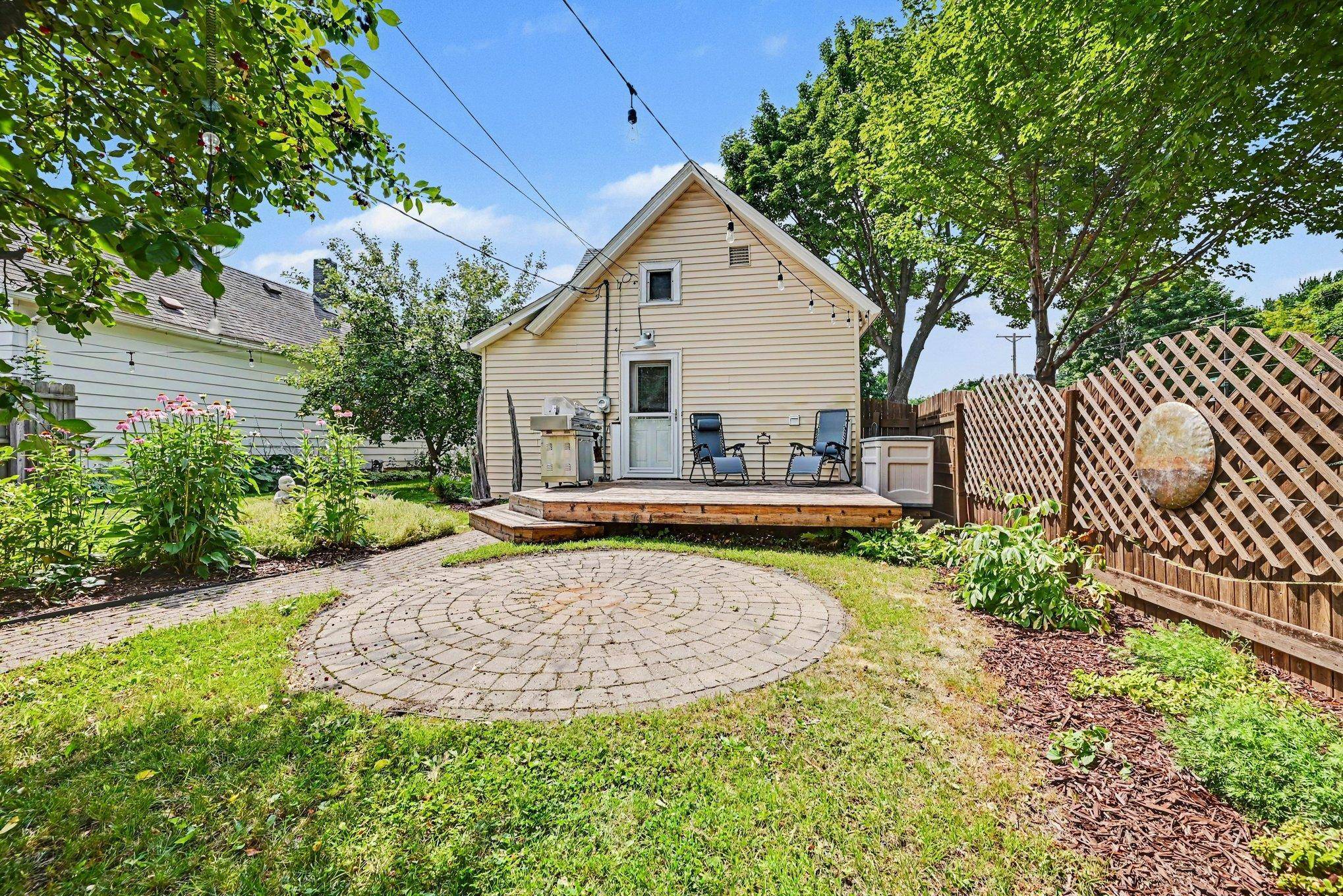 1260 Woodbridge ST, Saint Paul, MN 55117