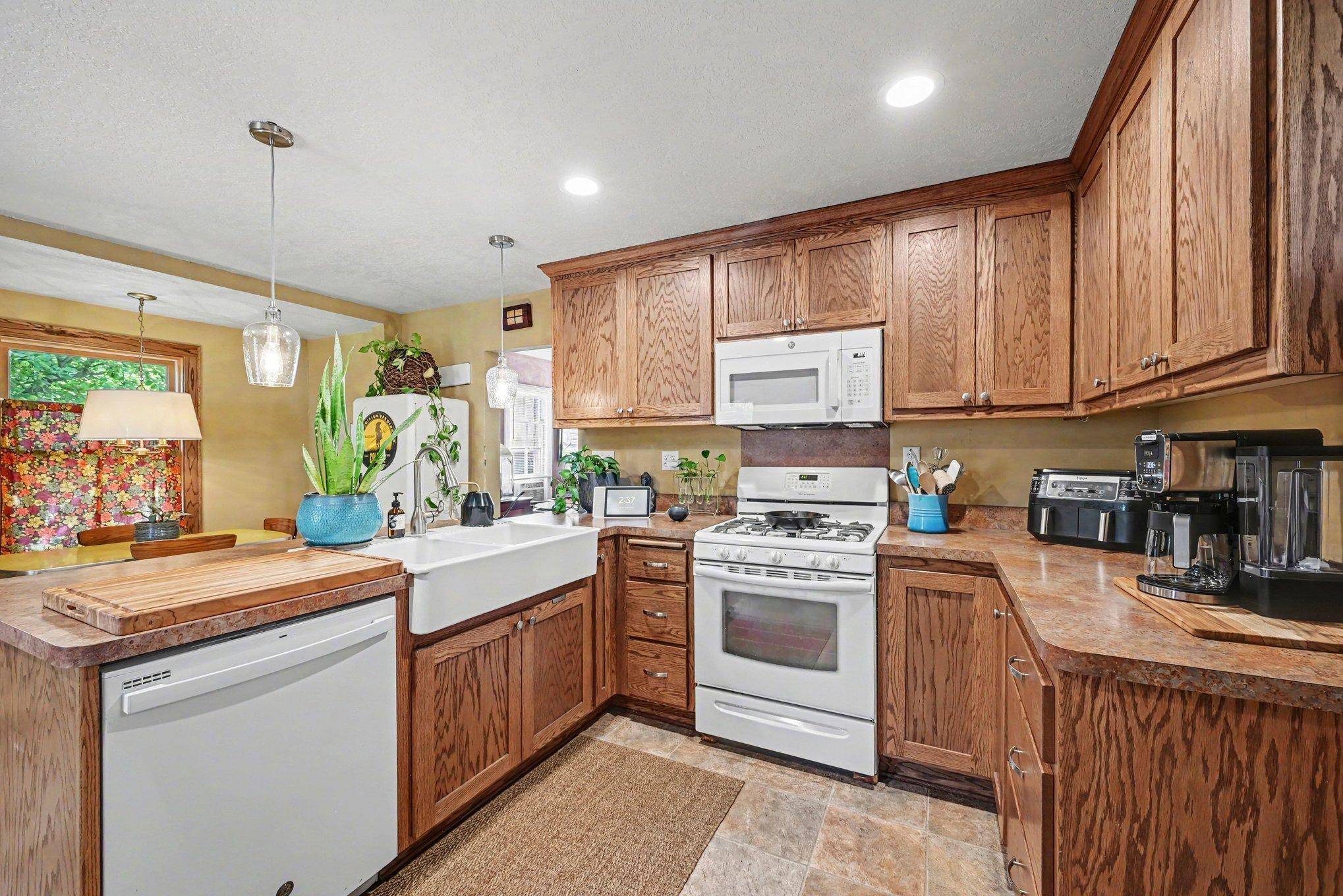 1260 Woodbridge ST, Saint Paul, MN 55117