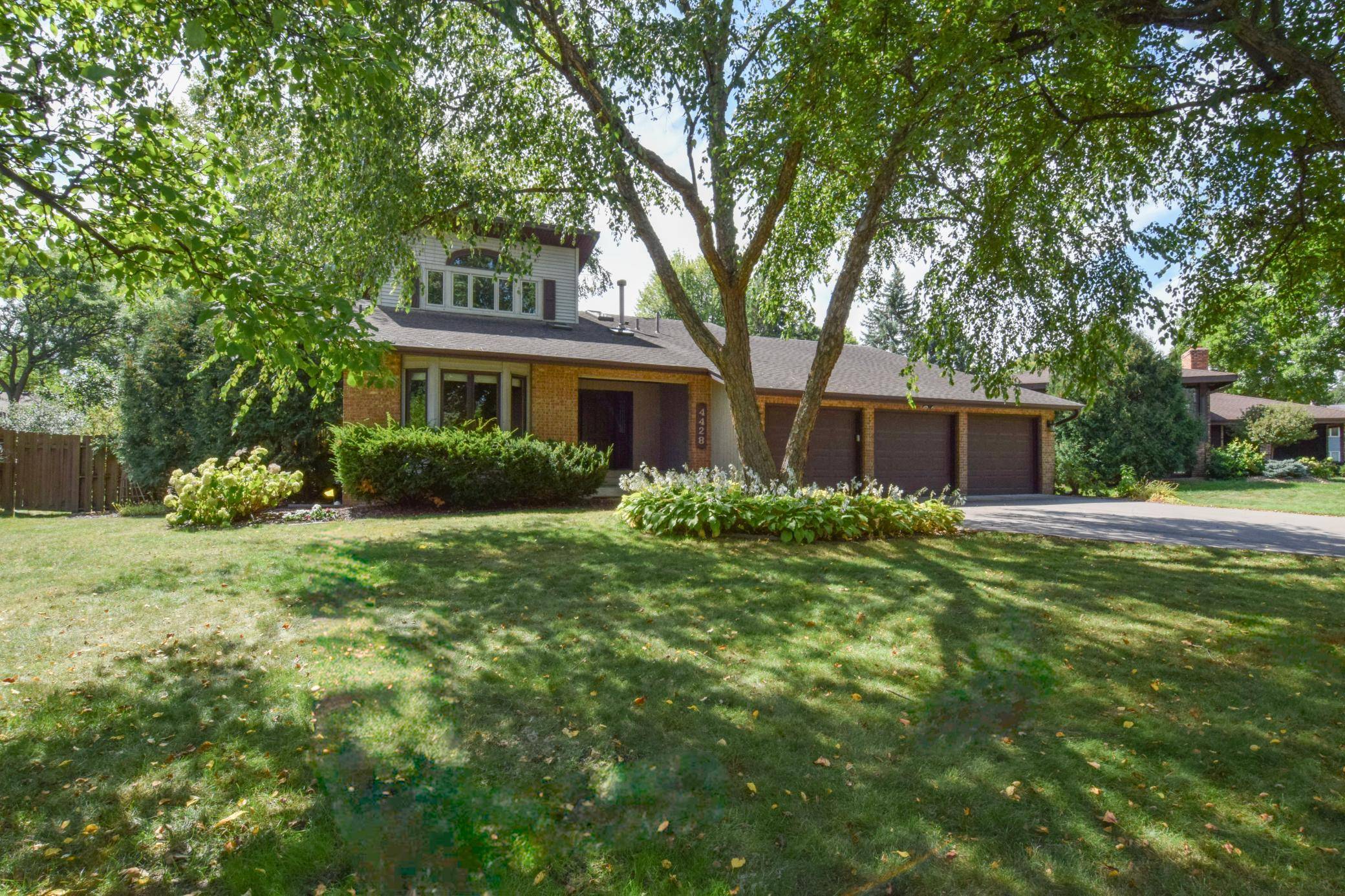 4428 Pleasant DR, Arden Hills, MN 55112