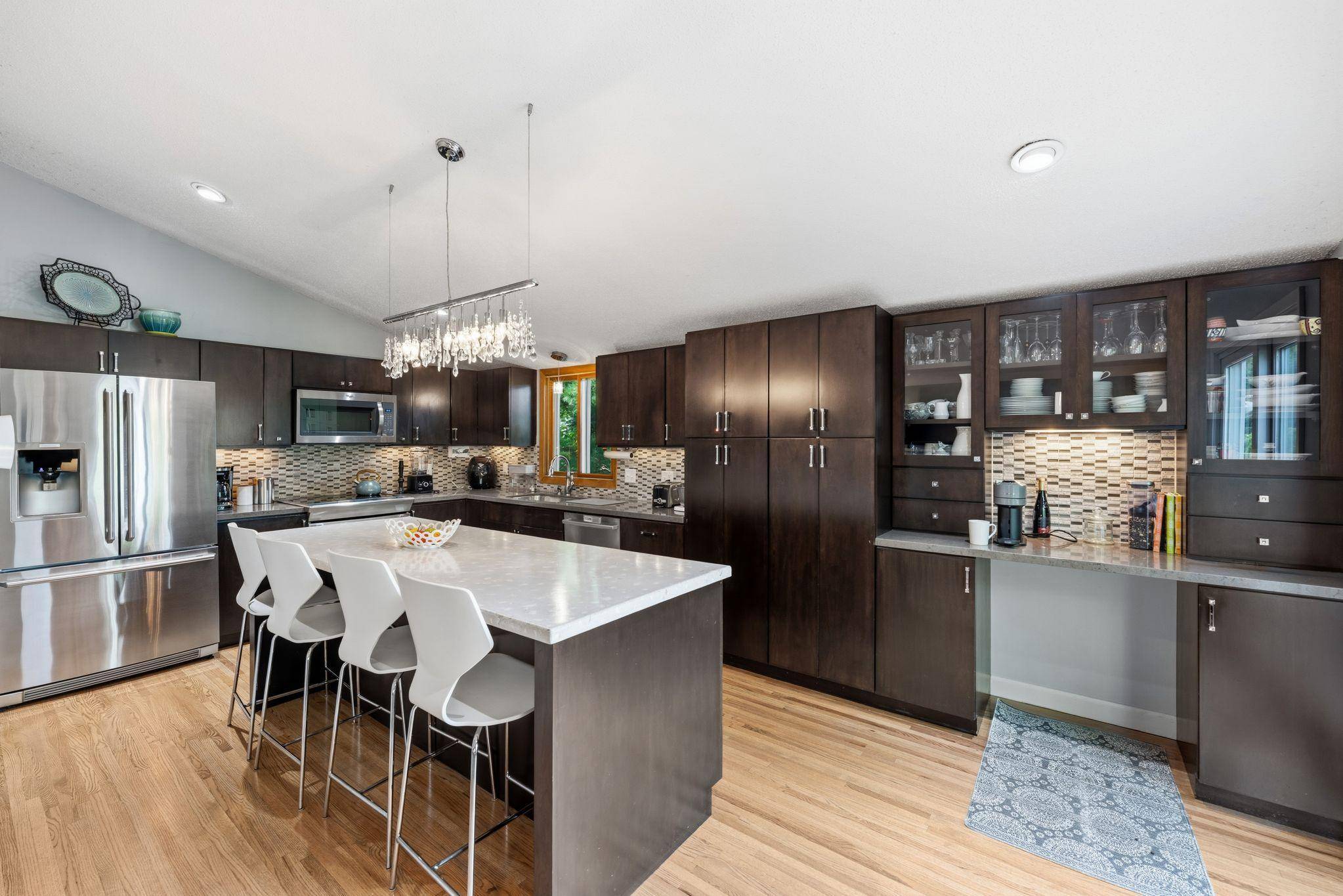 900 Lacota LN, Burnsville, MN 55337