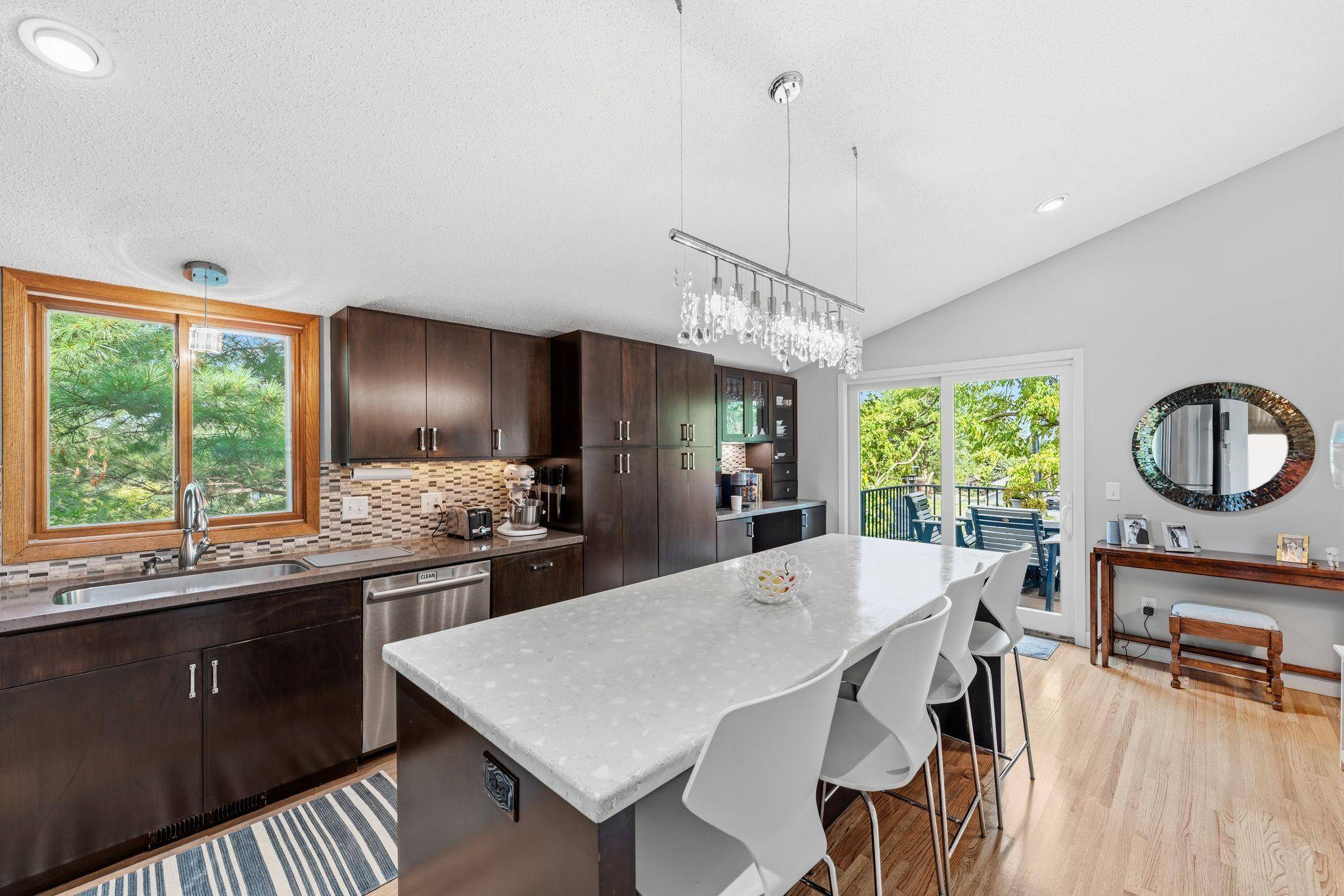 900 Lacota LN, Burnsville, MN 55337