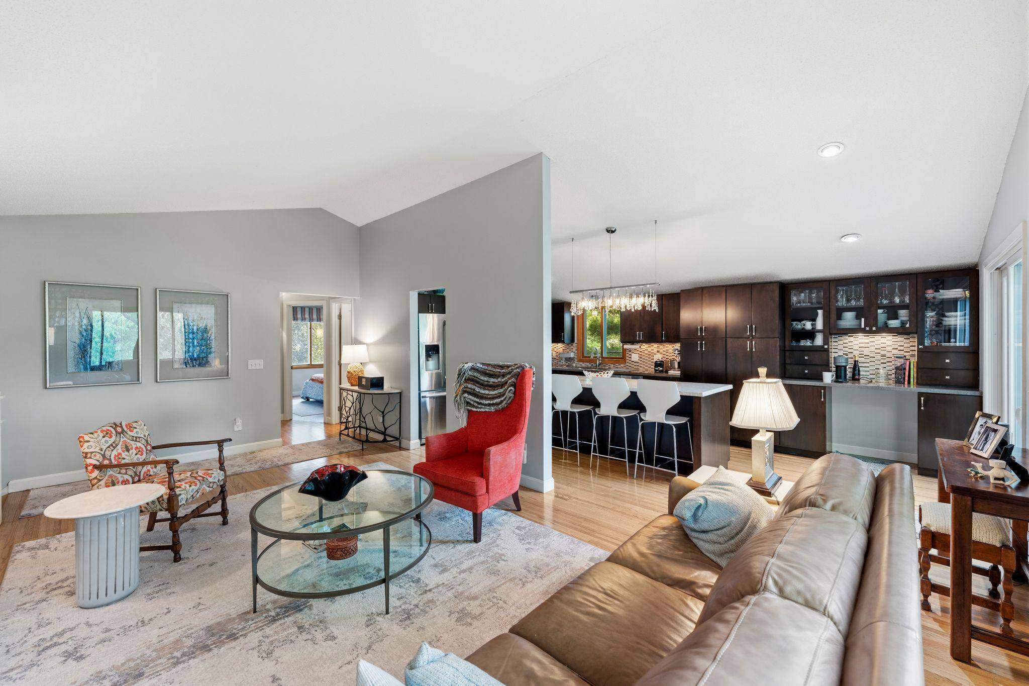 900 Lacota LN, Burnsville, MN 55337