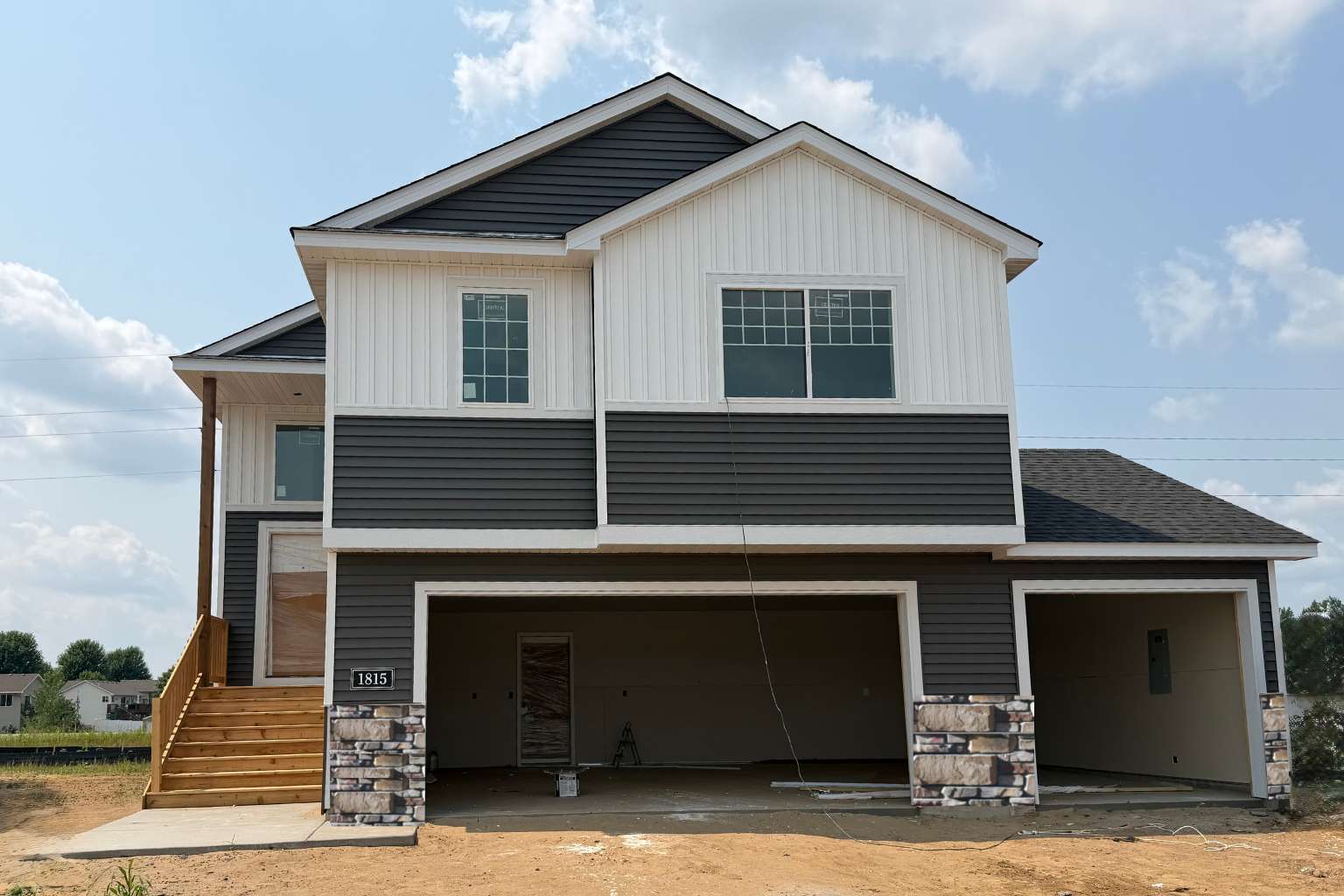 1815 Pierce ST S, Cambridge, MN 55008