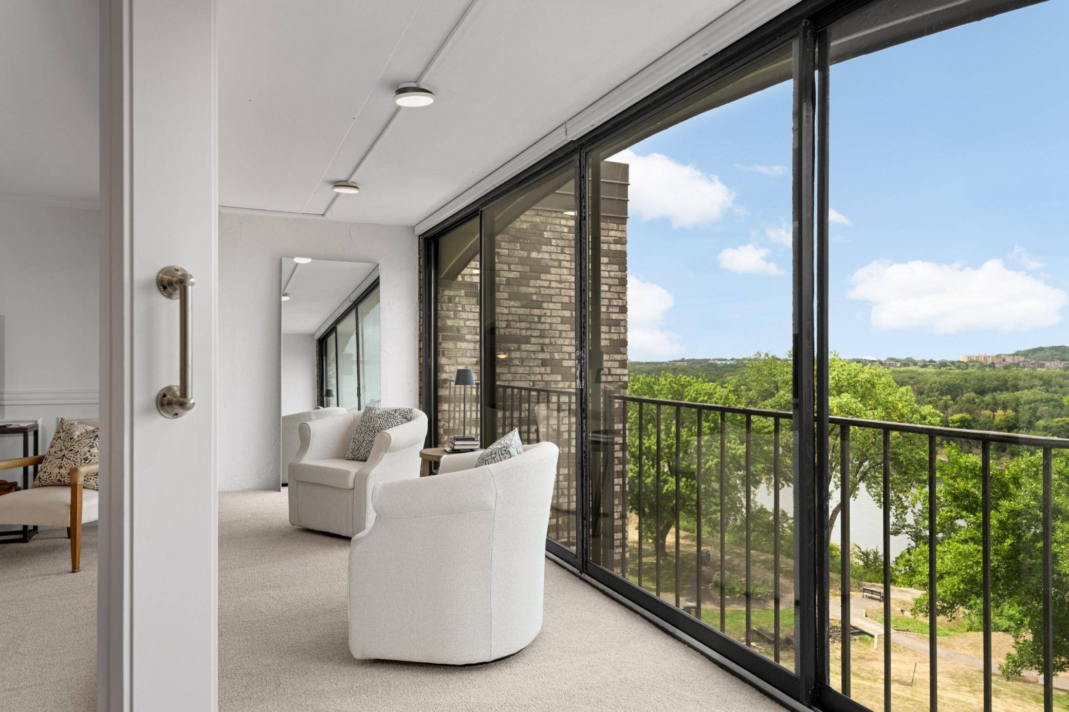 1077 Sibley Memorial HWY #605, Mendota Heights, MN 55118