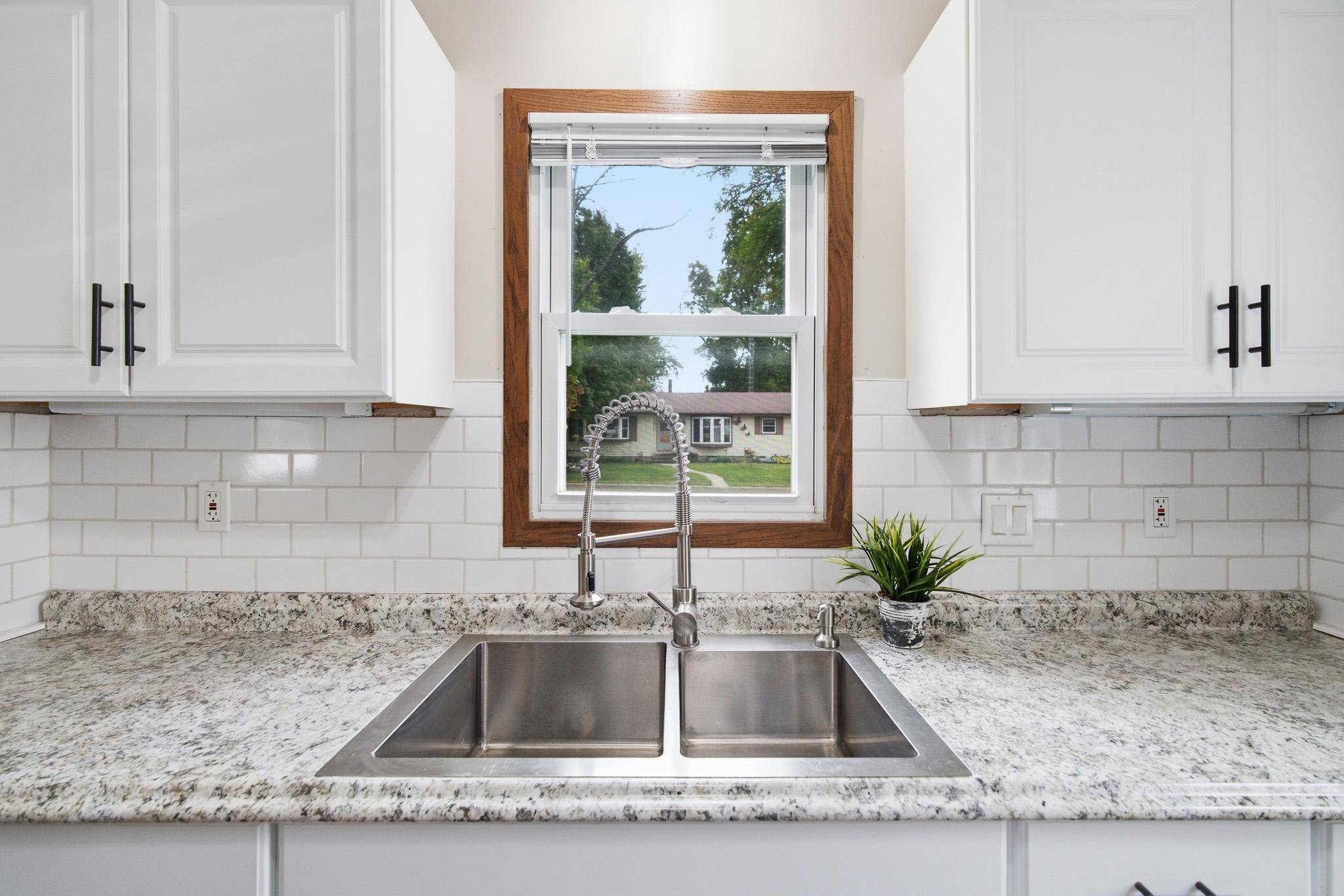 412 S Central AVE, Mapleton, MN 56065