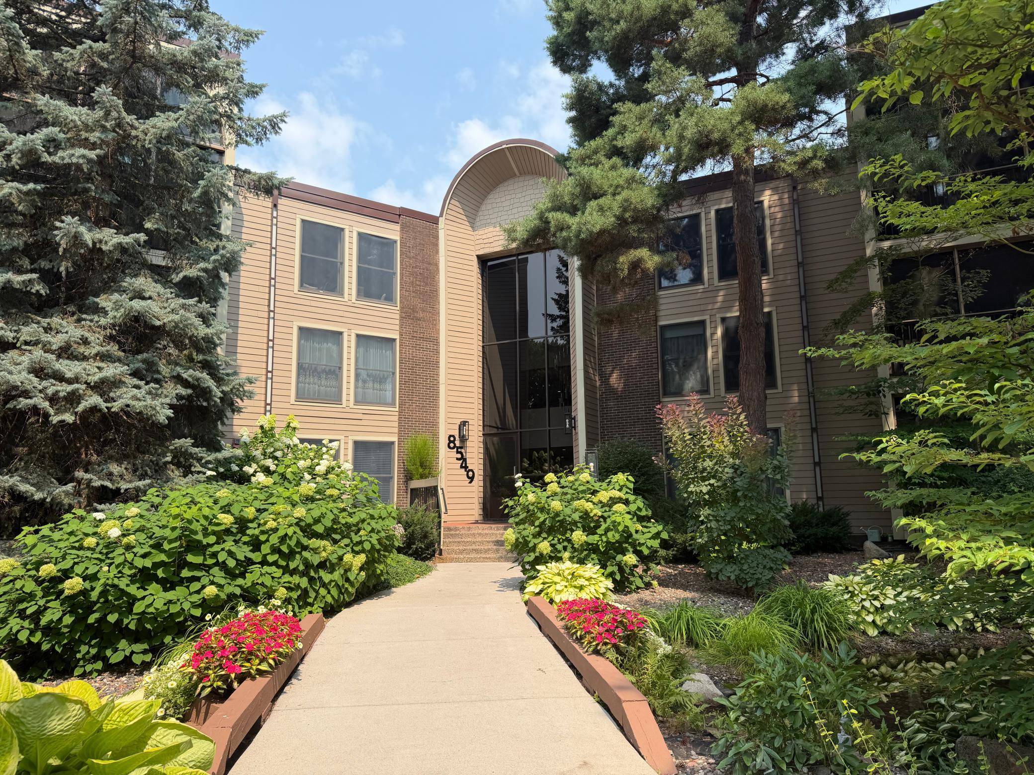 8549 Irwin RD #138, Bloomington, MN 55437