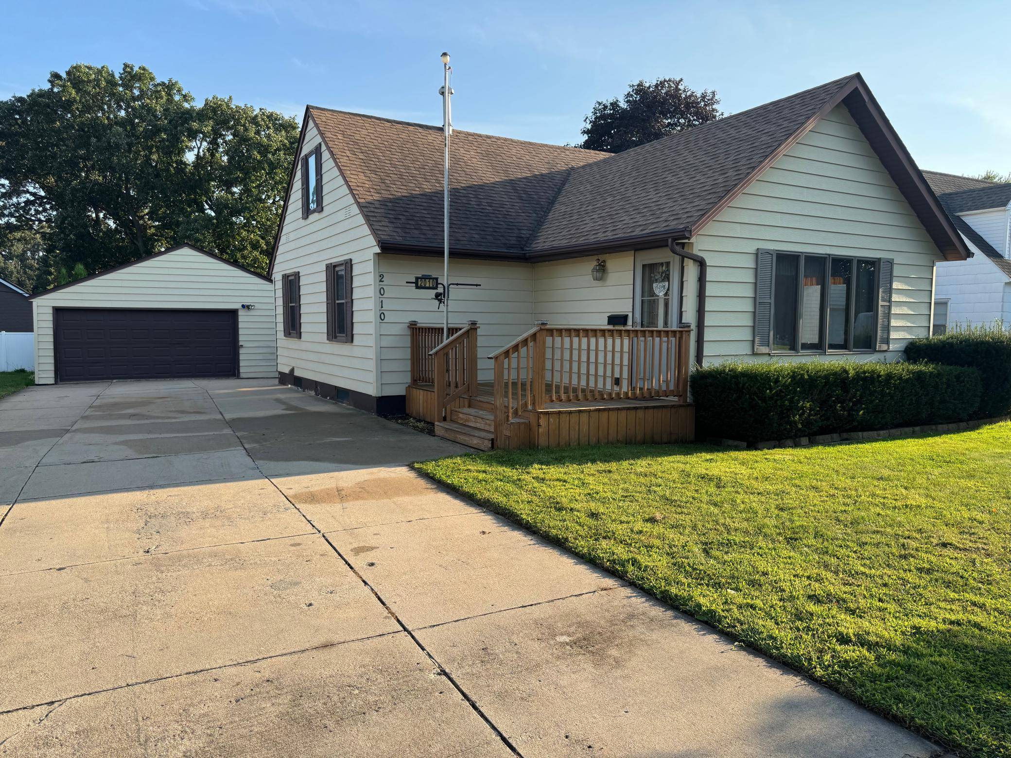 2010 3rd AVE NE, Austin, MN 55912