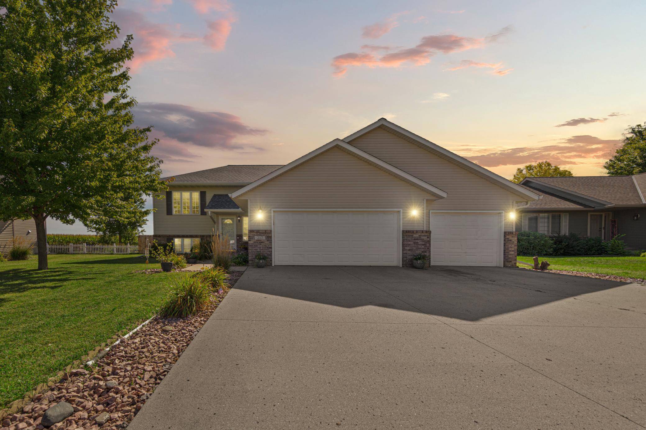217 Inverness DR, Mankato, MN 56001