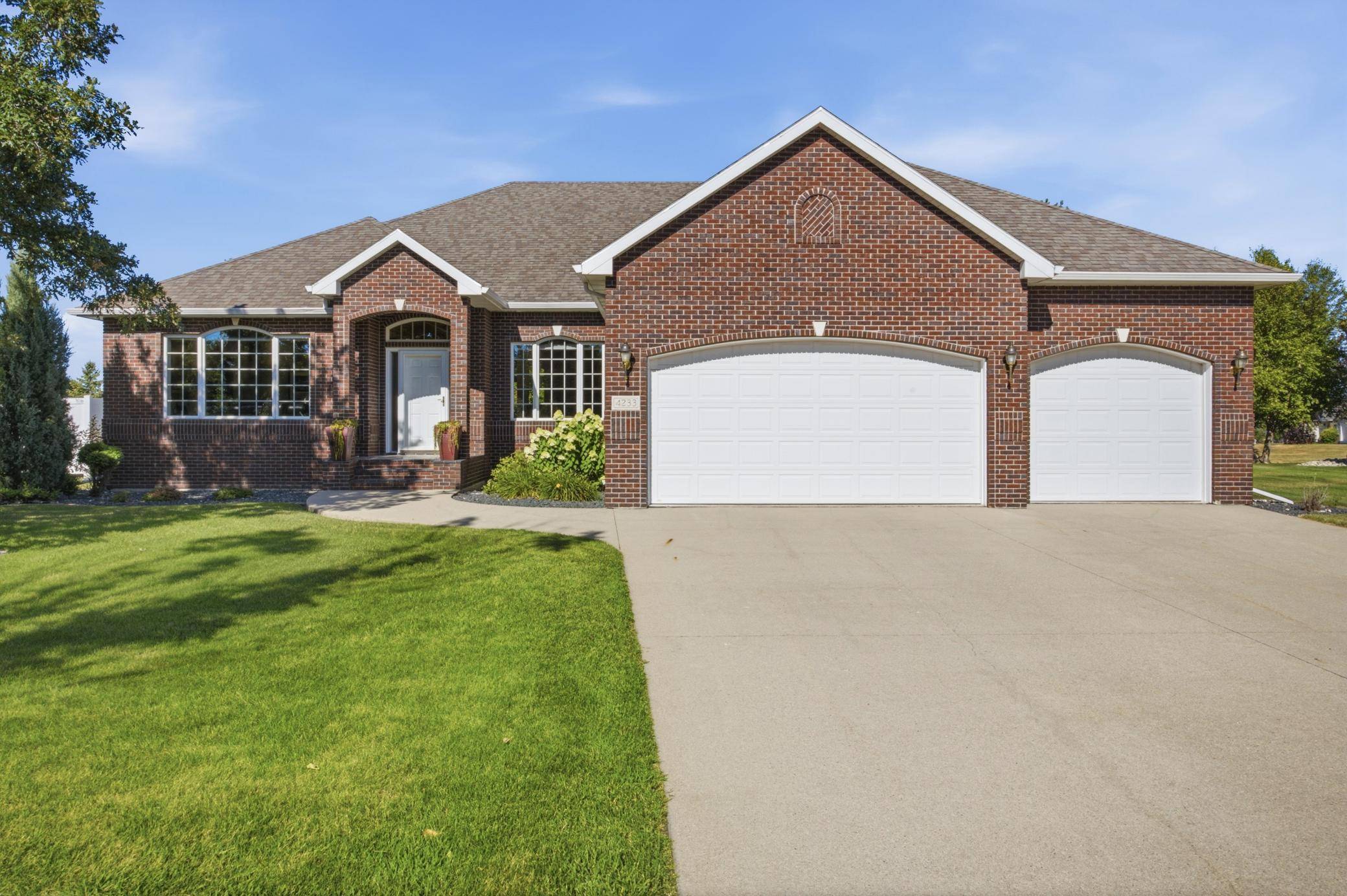 4233 Timberline DR S, Fargo, ND 58104