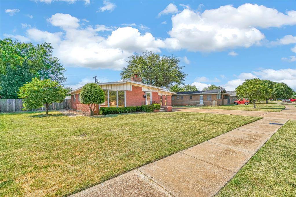 1909 N Flamingo LN, Altus, OK 73521