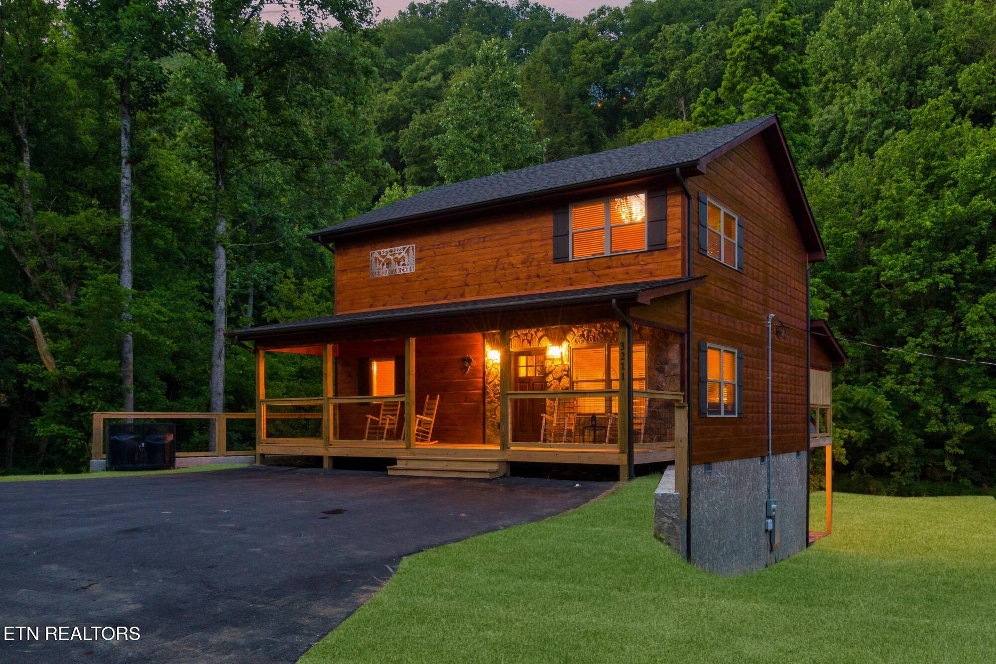 3211 Old Mountain Rd, Sevierville, TN 37876