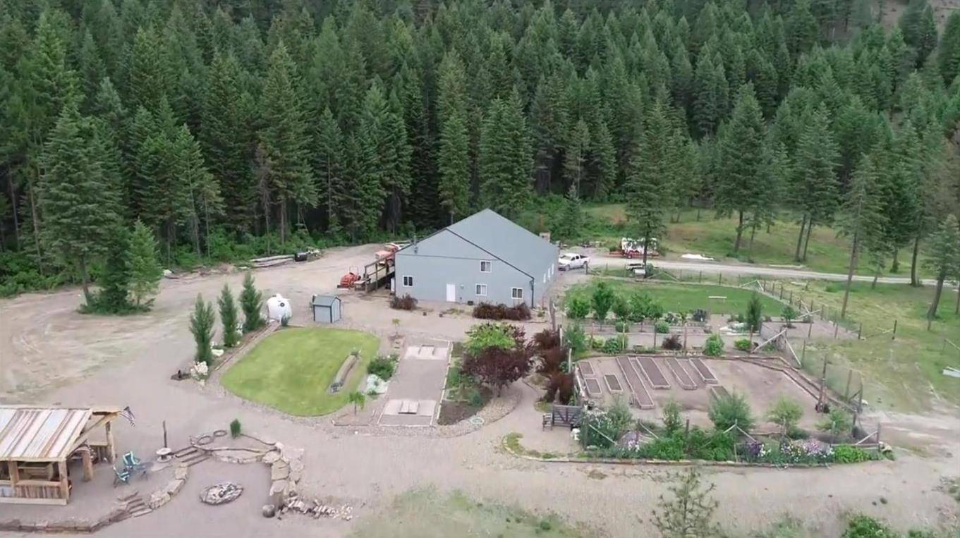 6071 Bead Lake Rd, Newport, WA 99156