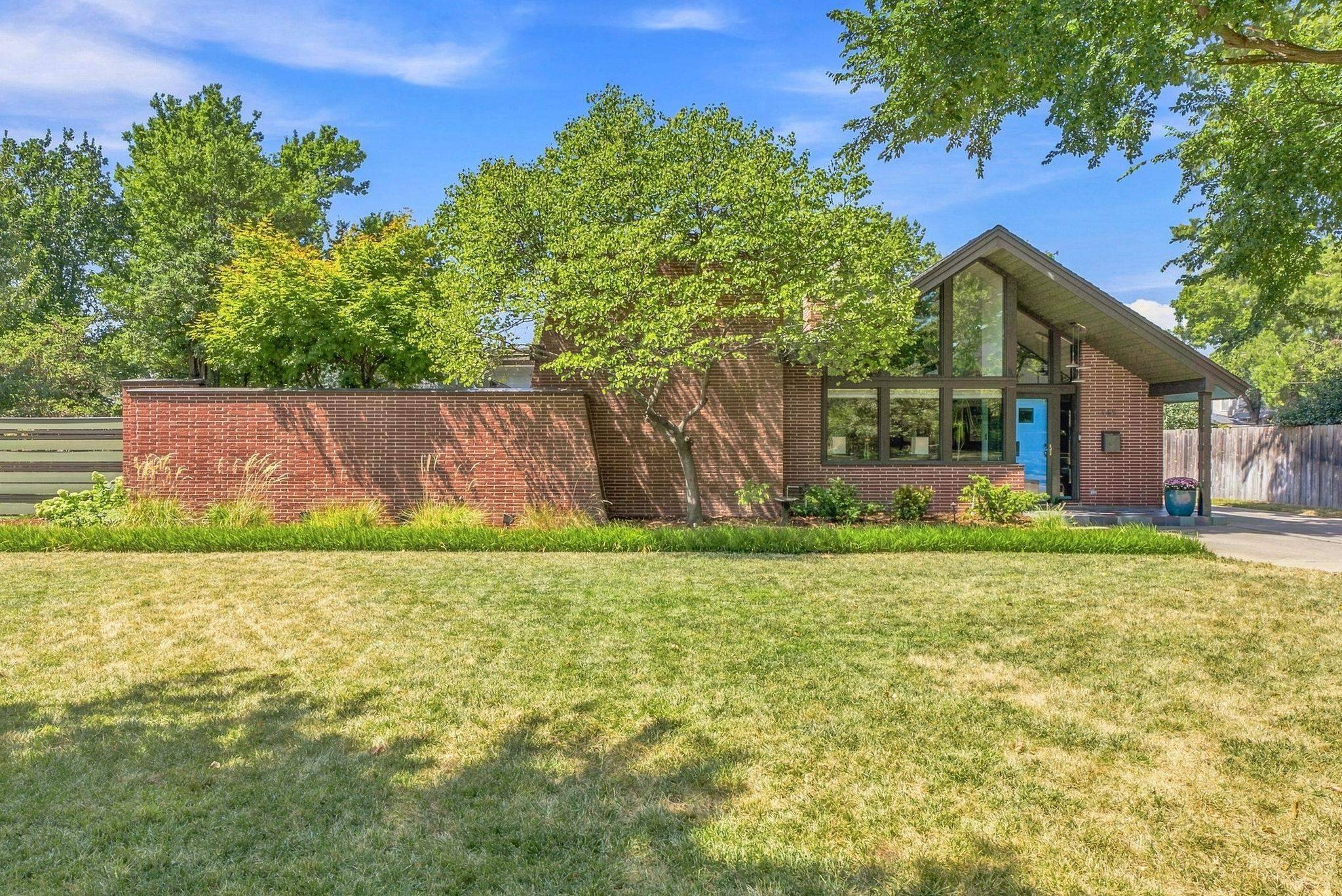 315 N Roosevelt St, Wichita, KS 67208