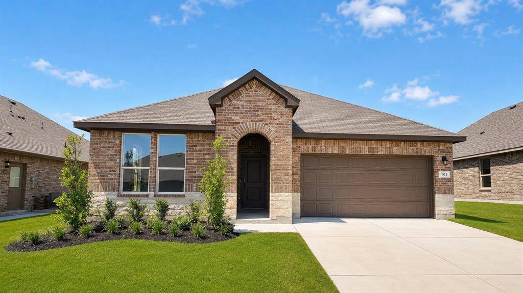 105 TYLER Street, Grandview, TX 76050