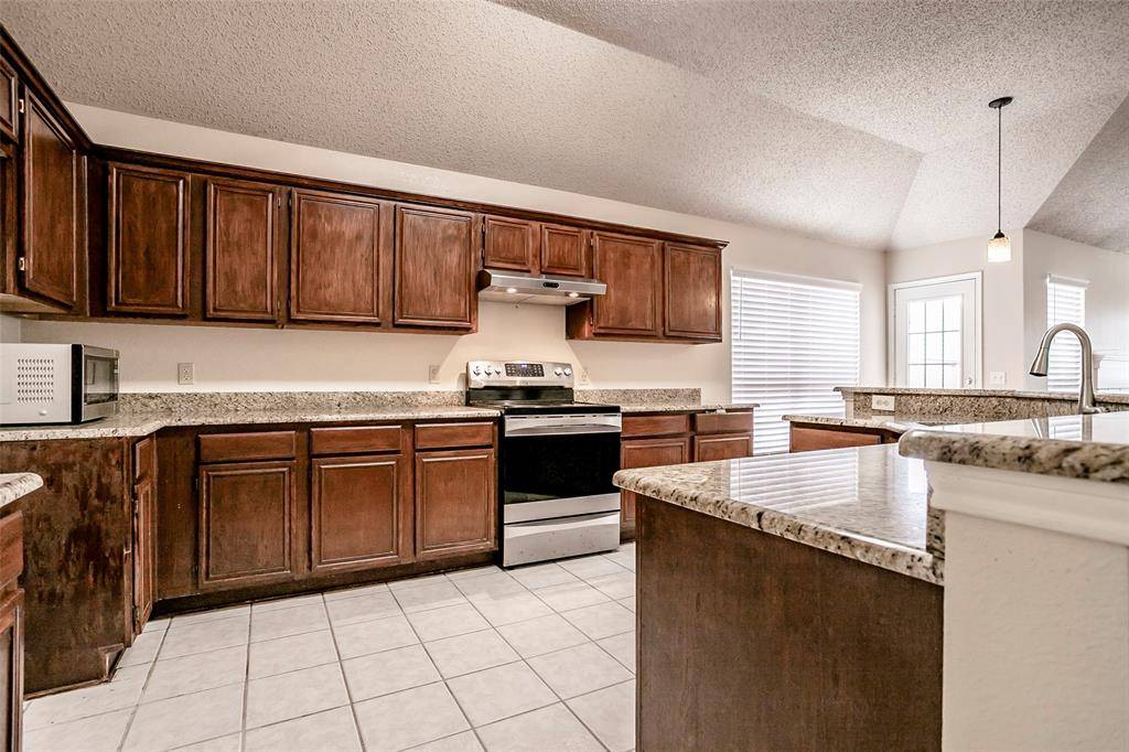 206 Meredith Court, Irving, TX 75063