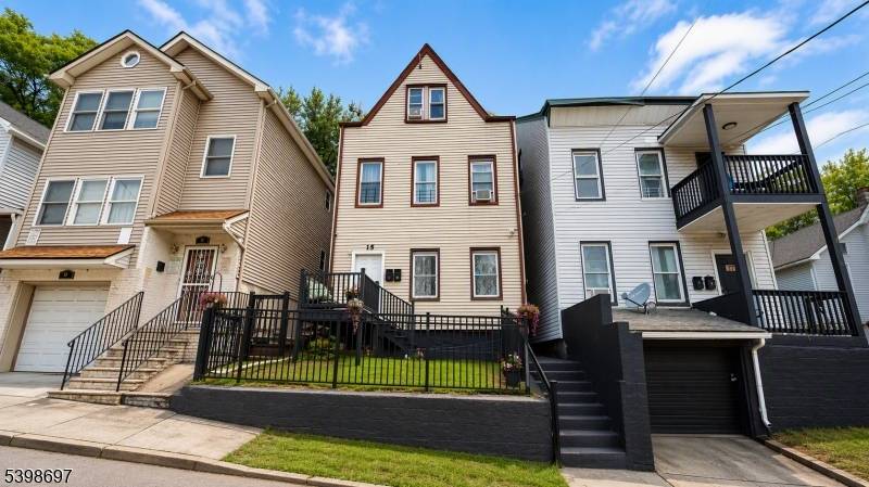 15 N 3Rd St, Paterson City, NJ 07522