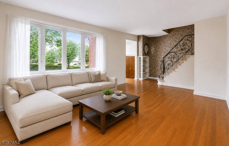 105 Arnot Pl, Paramus Boro, NJ 07652