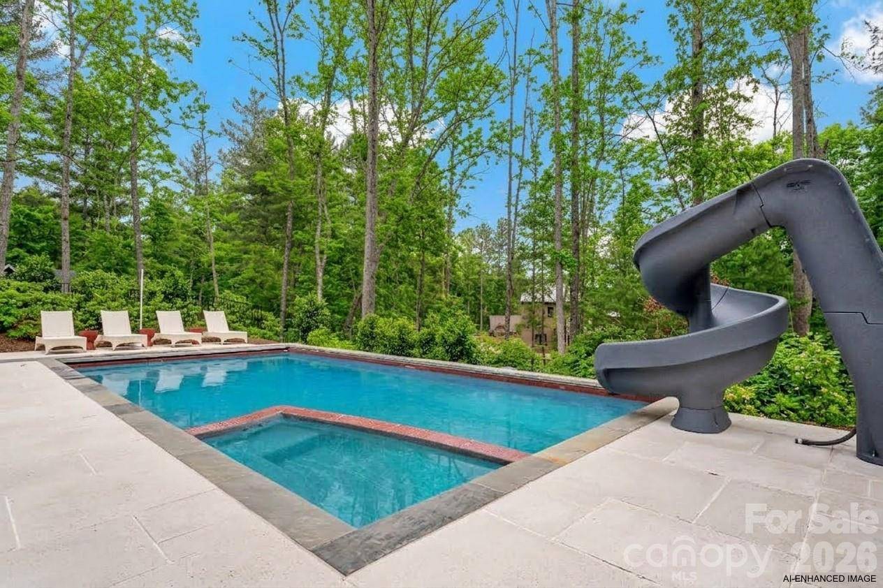 27 Hawberry CT, Asheville, NC 28805
