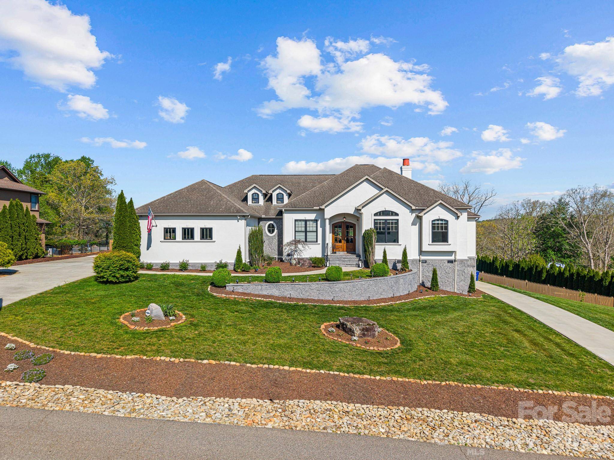 54 Mountain Shadows DR, Leicester, NC 28748