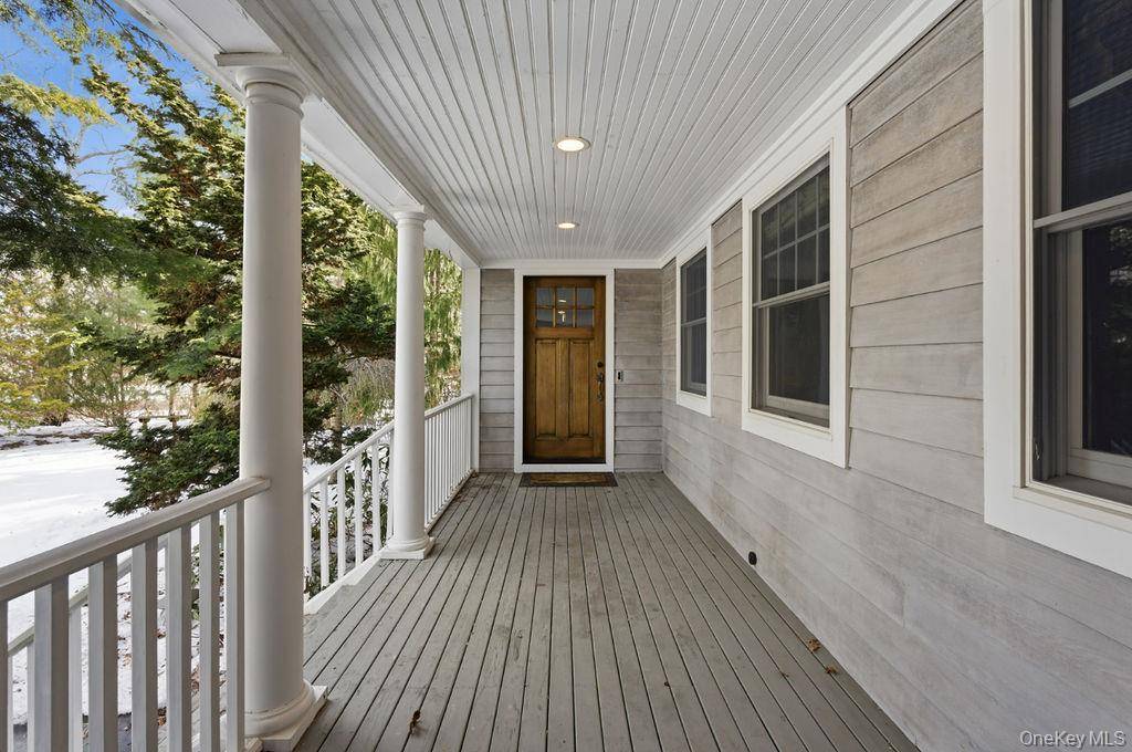 19 Howell PL, Speonk, NY 11972
