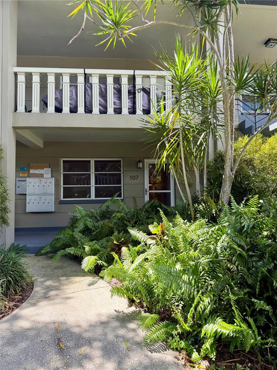 450 32ND AVE N #107W, St Petersburg, FL 33704