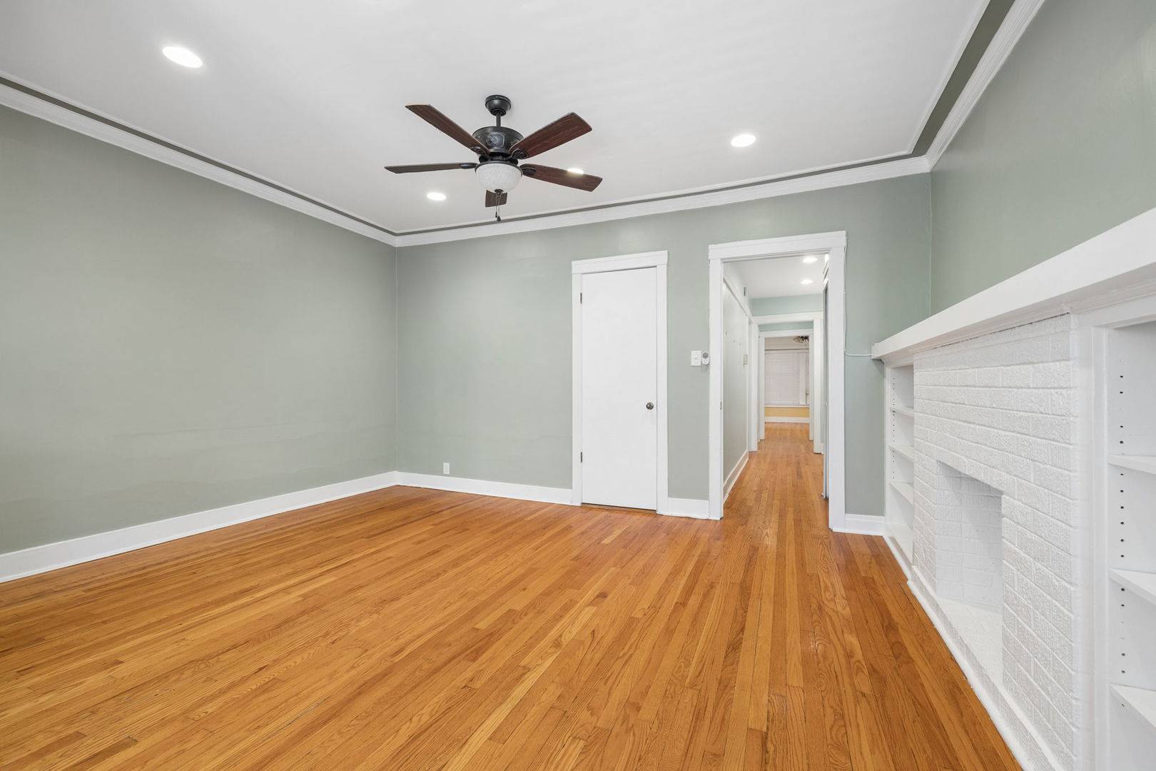 549 W Surf ST #2, Chicago, IL 60657