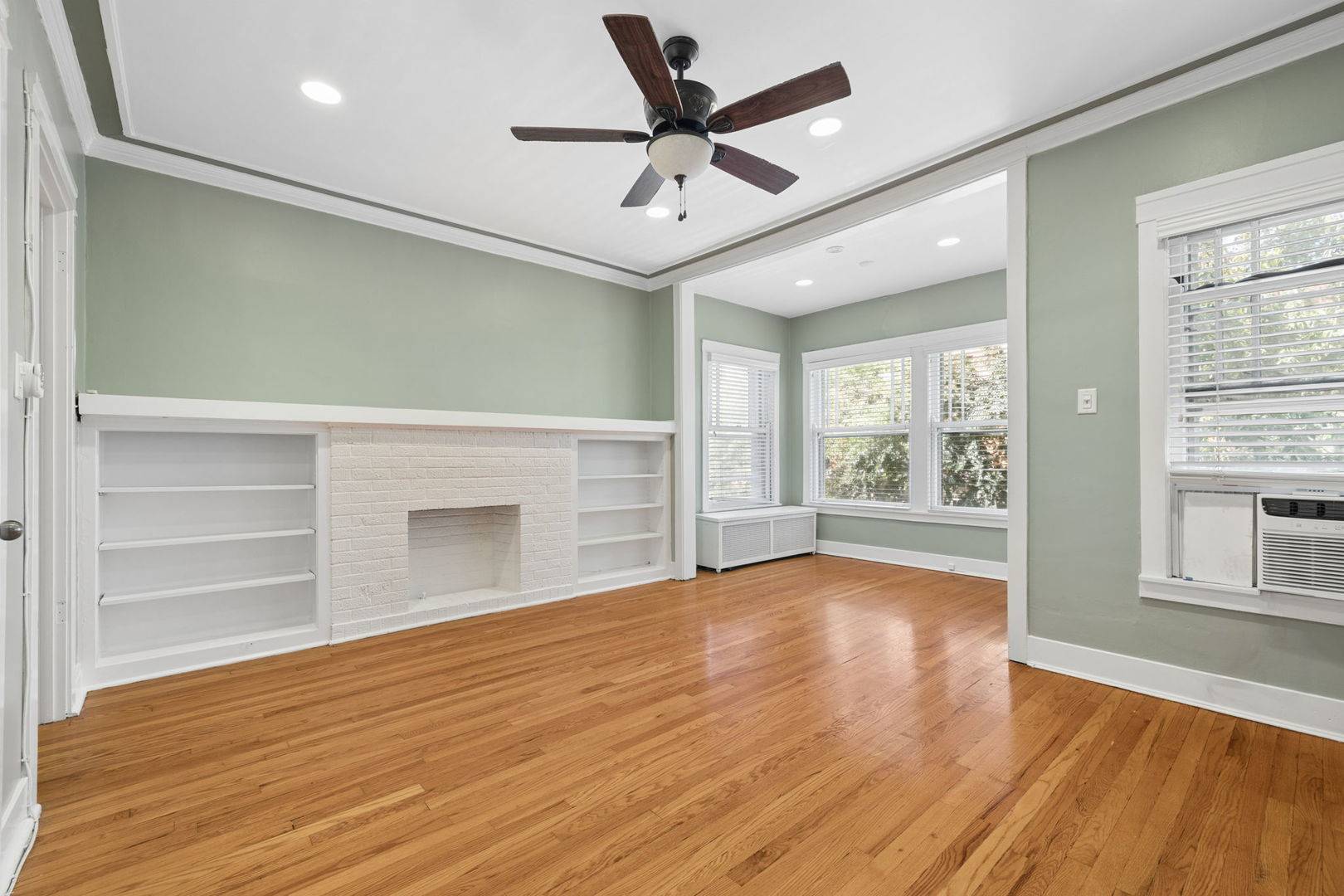 549 W Surf ST #2, Chicago, IL 60657